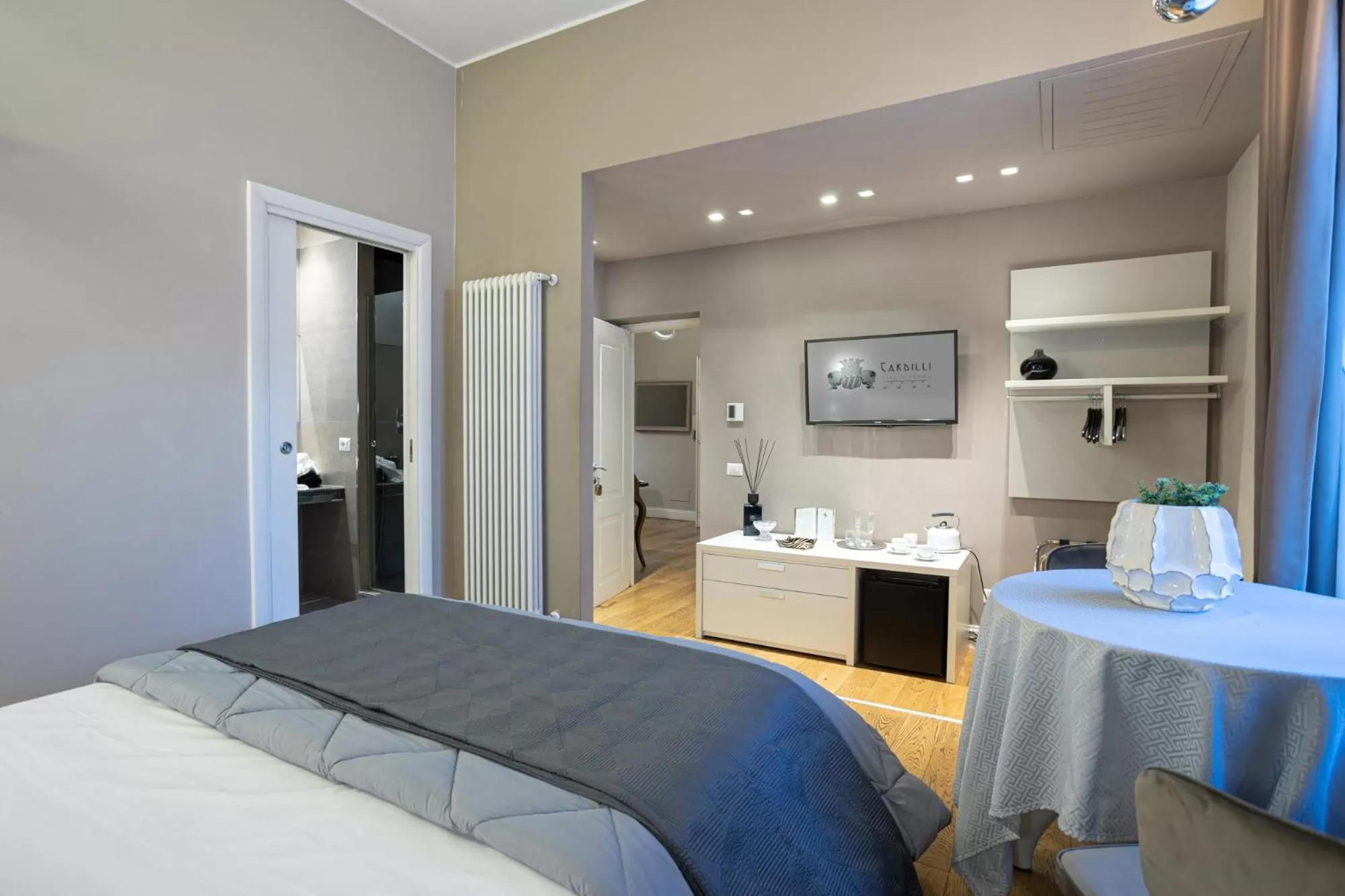 Bedroom, Bed in Cardilli Luxury Rooms