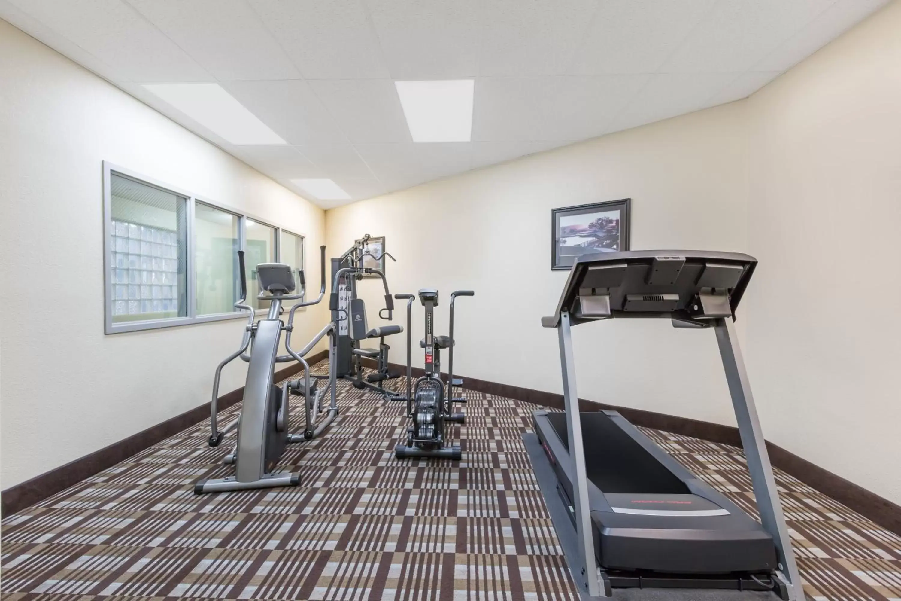 Fitness centre/facilities in Days Inn & Suites by Wyndham Des Moines Airport Fitness centre/facilities in Days Inn & Suites by Wyndham Des Moines Airport