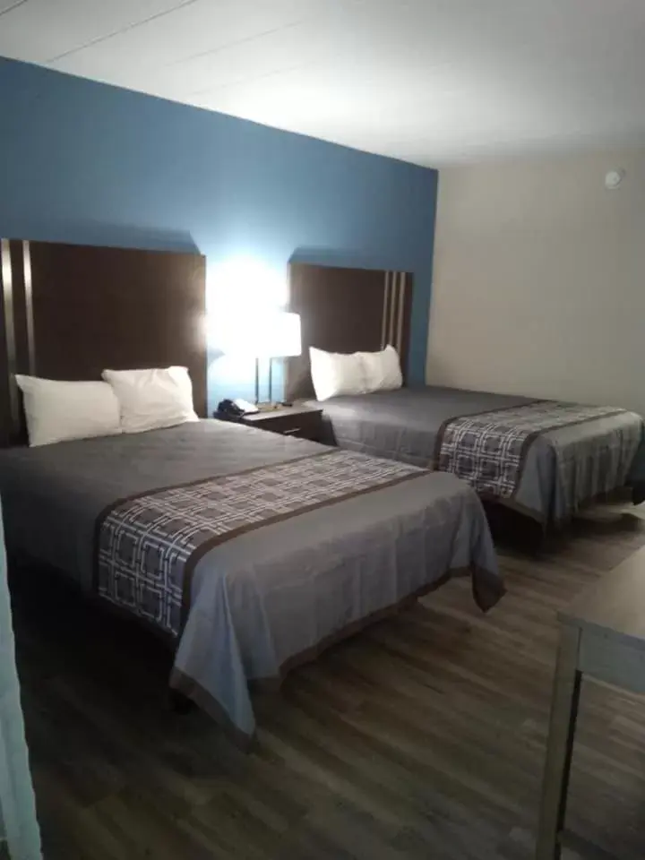 Bedroom, Bed in Motel 6 Burlington