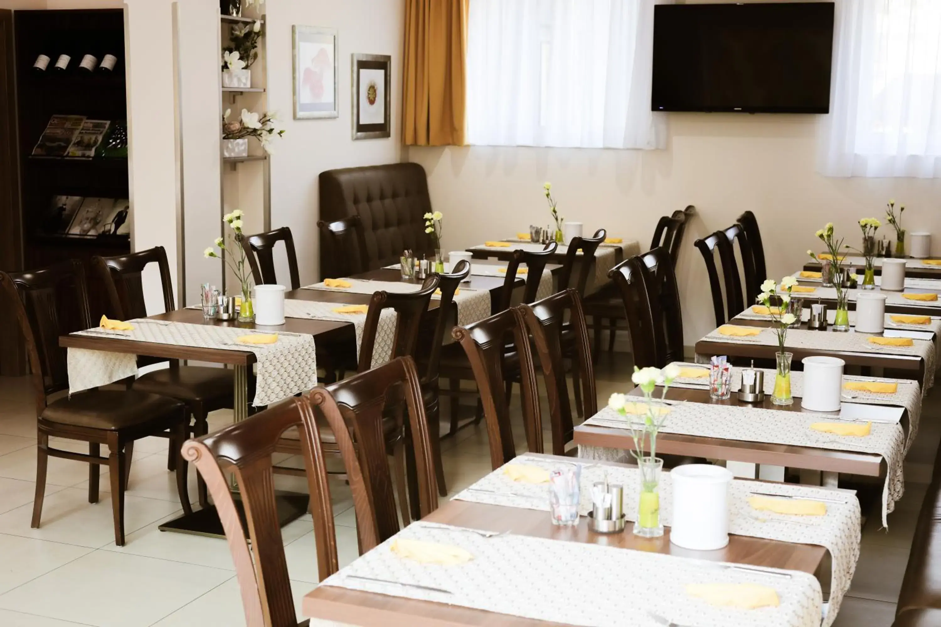 Buffet breakfast, Restaurant/Places to Eat in Primus Hotel & Apartments