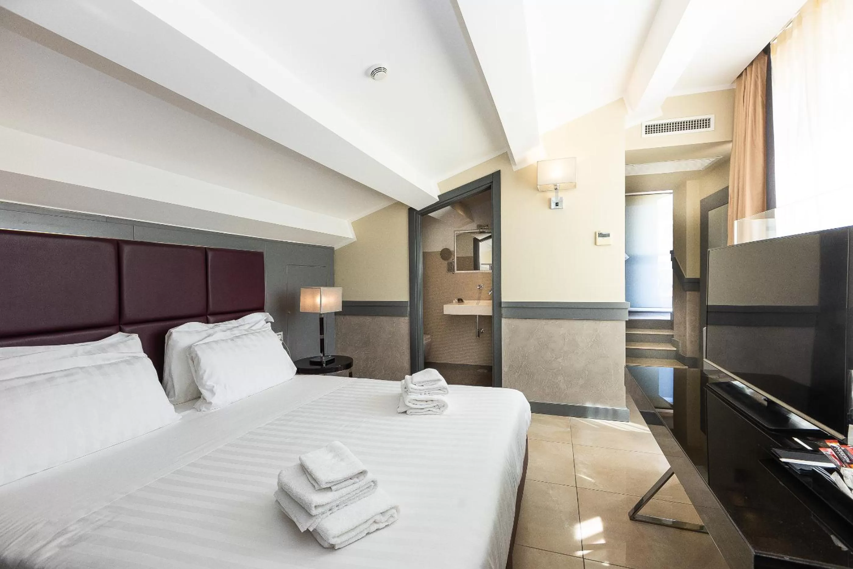 Photo of the whole room, Bed in Hotel Castellino Roma