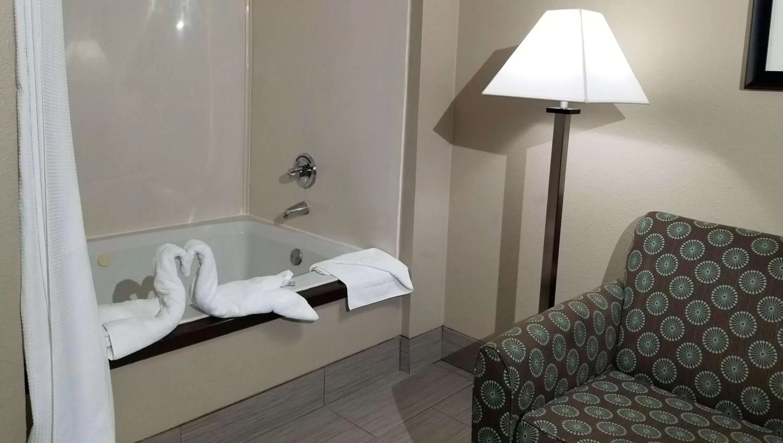 Spa and wellness centre/facilities, Bathroom in SureStay Plus Hotel by Best Western Plano