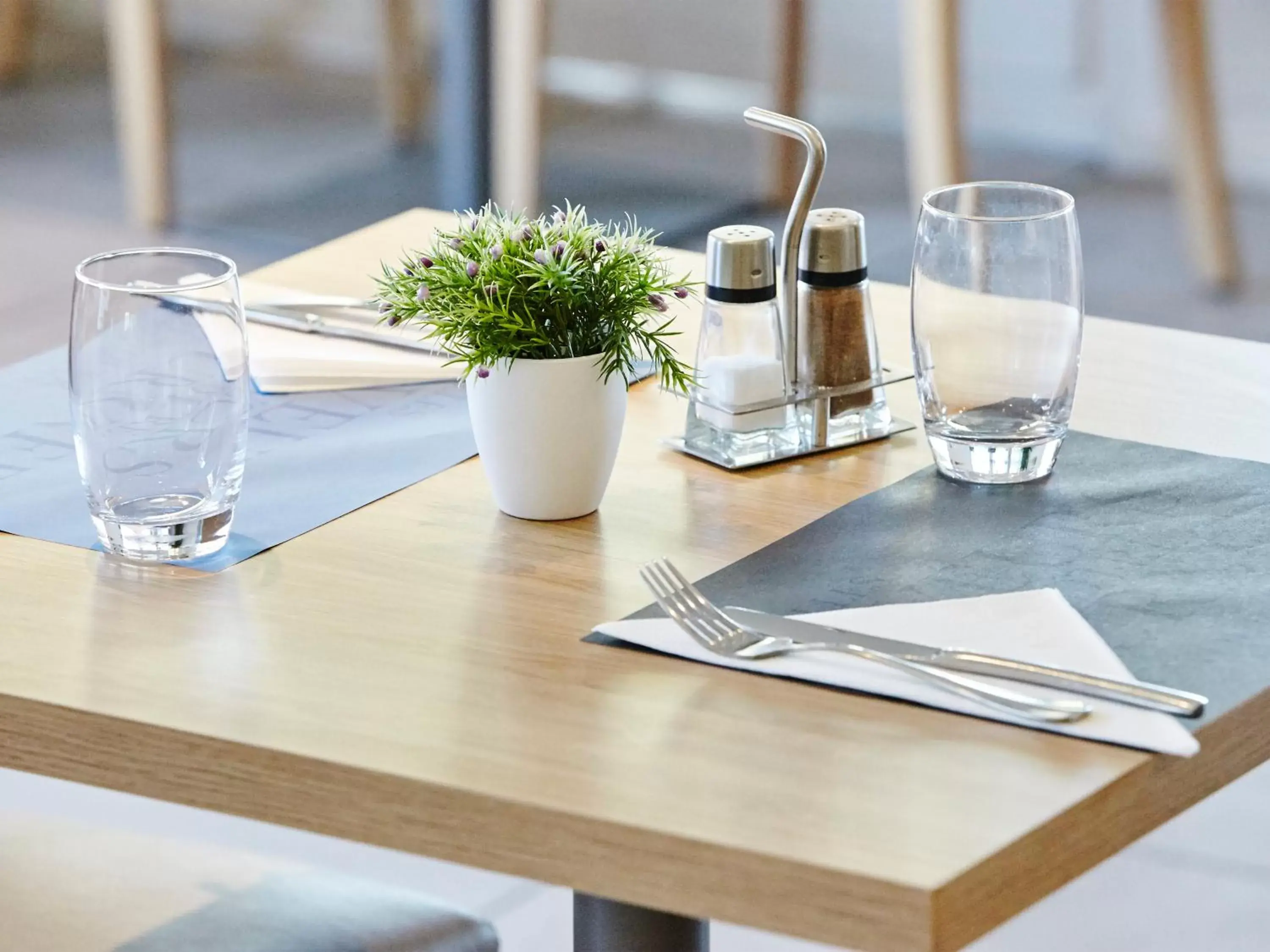 Dining area, Restaurant/Places to Eat in Kyriad - Ecouen la Croix Verte