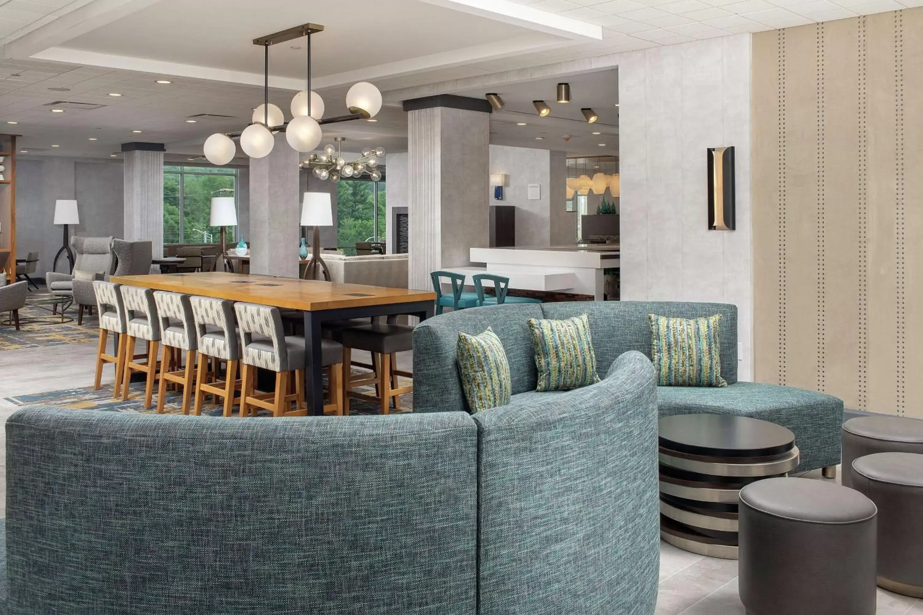 Lobby or reception, Lounge/Bar in Hilton Garden Inn Westchester Dobbs Ferry