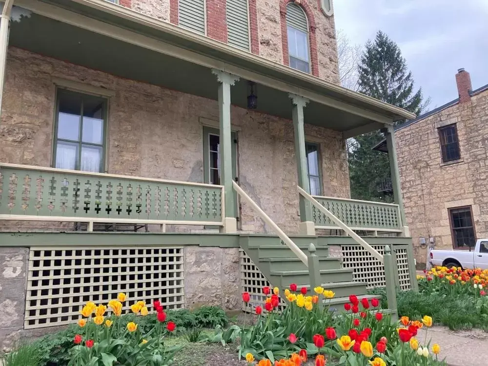 Property Building in Abe's Spring Street Guest House