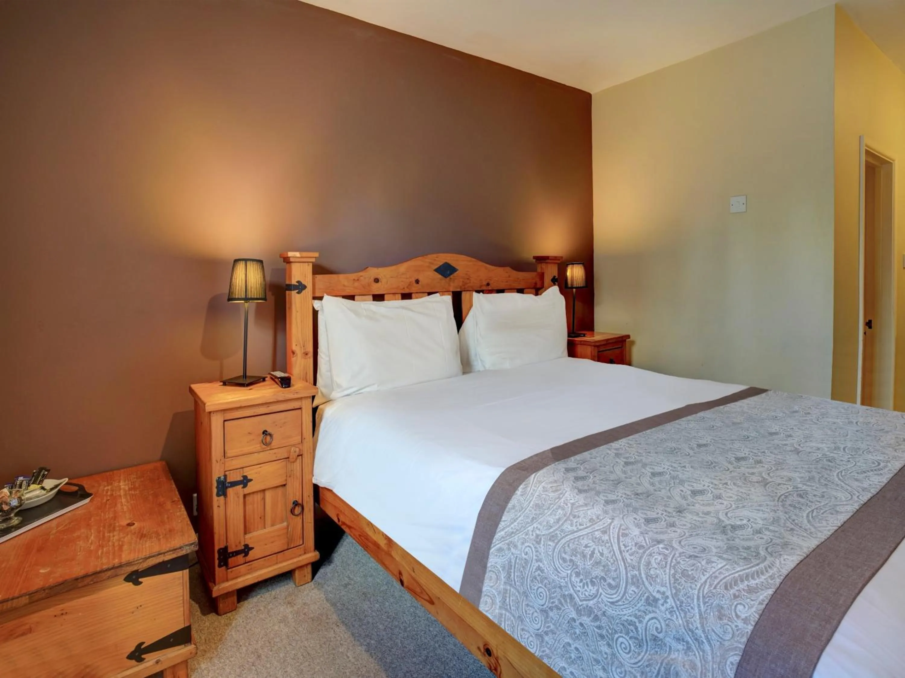 Bedroom, Bed in George & Dragon Inn