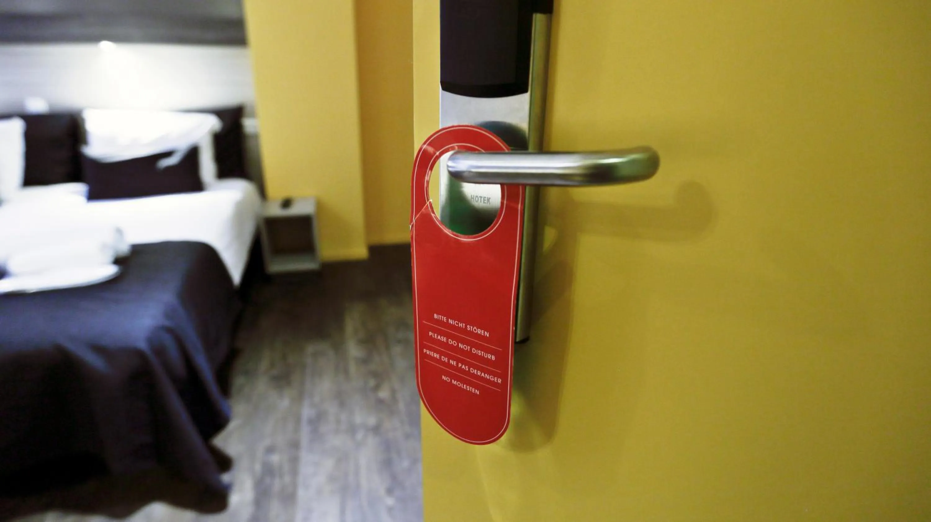 Text overlay, Bed in City Hotel Amsterdam