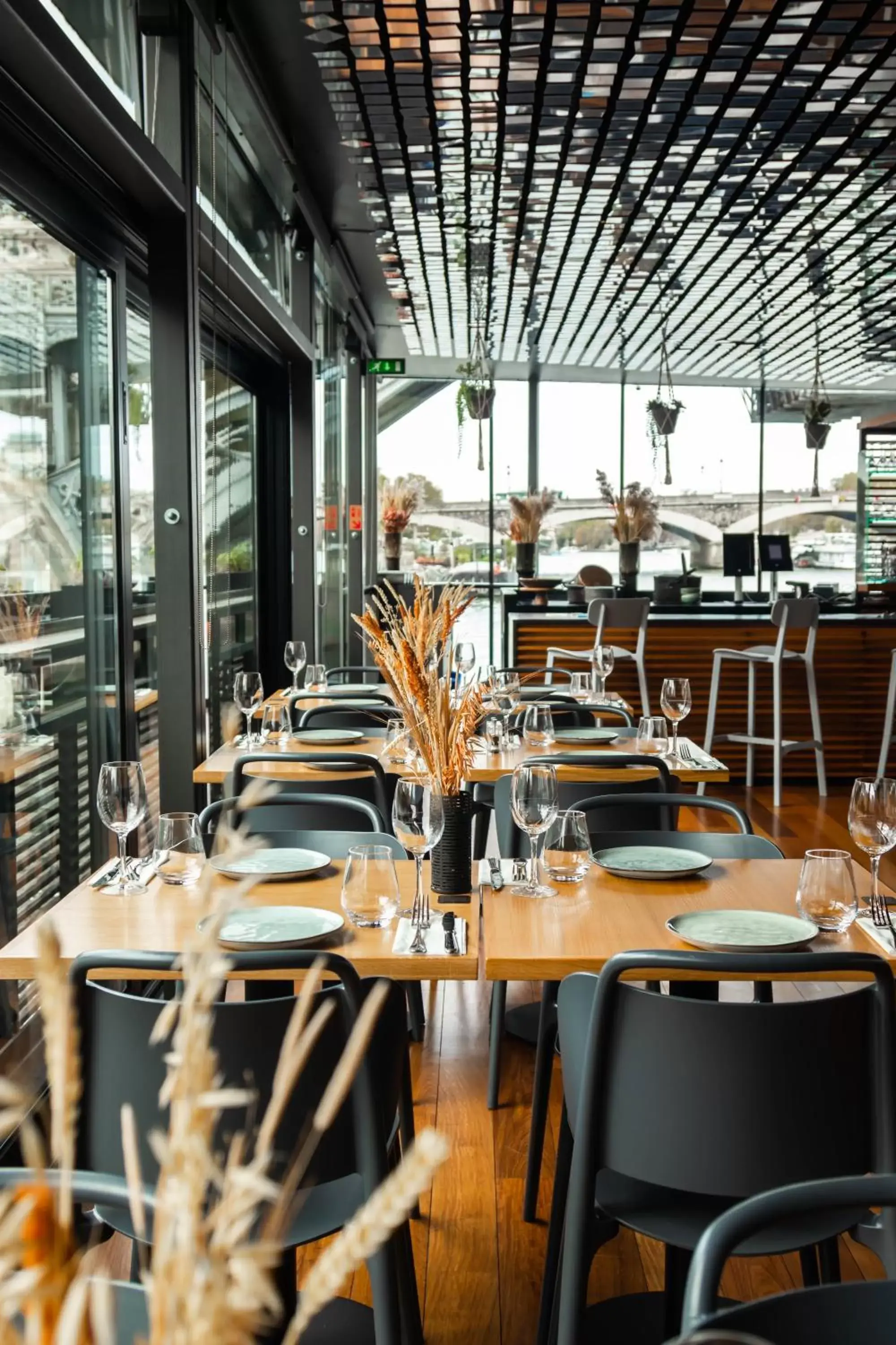 Restaurant/Places to Eat in Hotel OFF Paris Seine