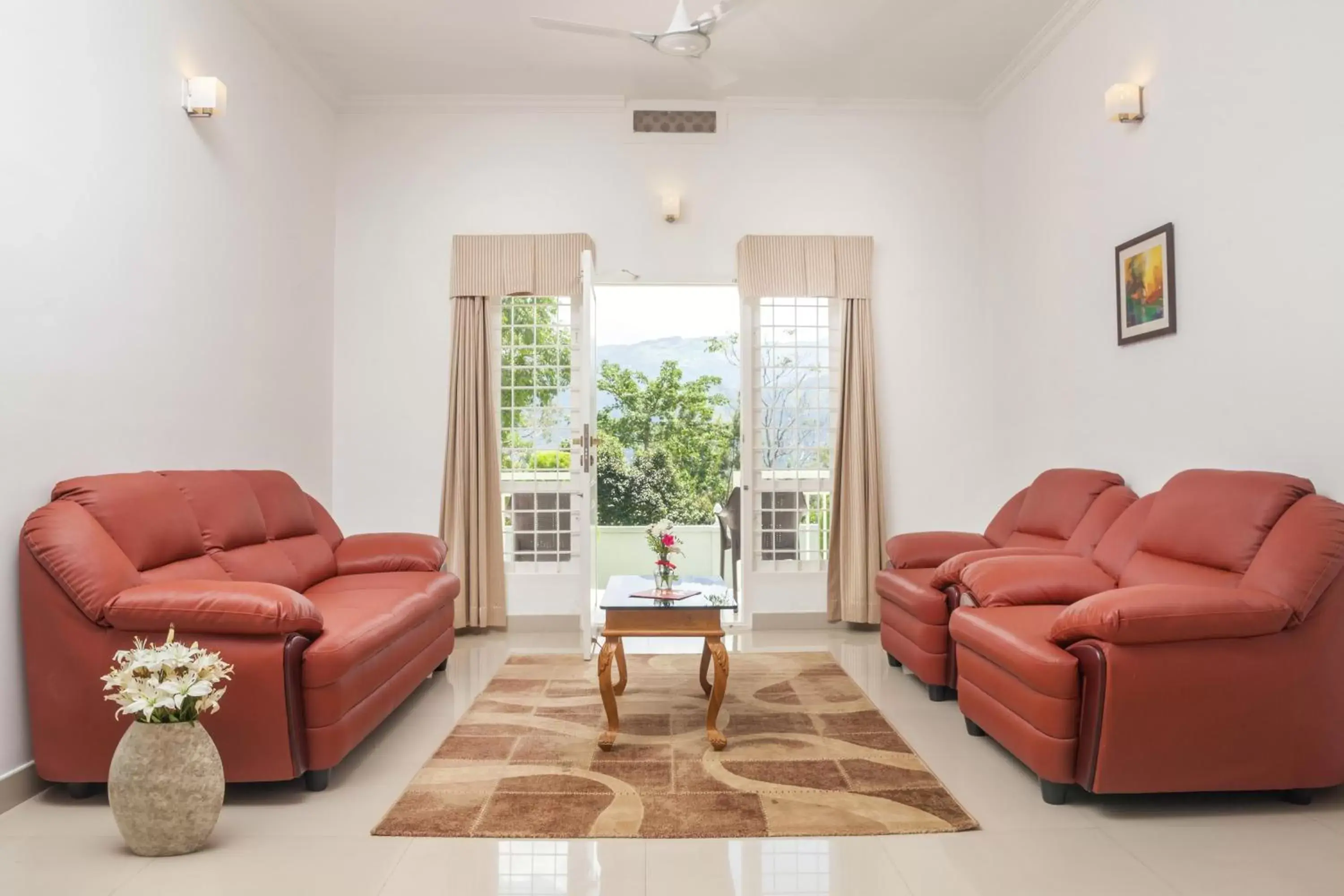 Living room, Lounge/Bar in The Fog Munnar (Resort & Spa)