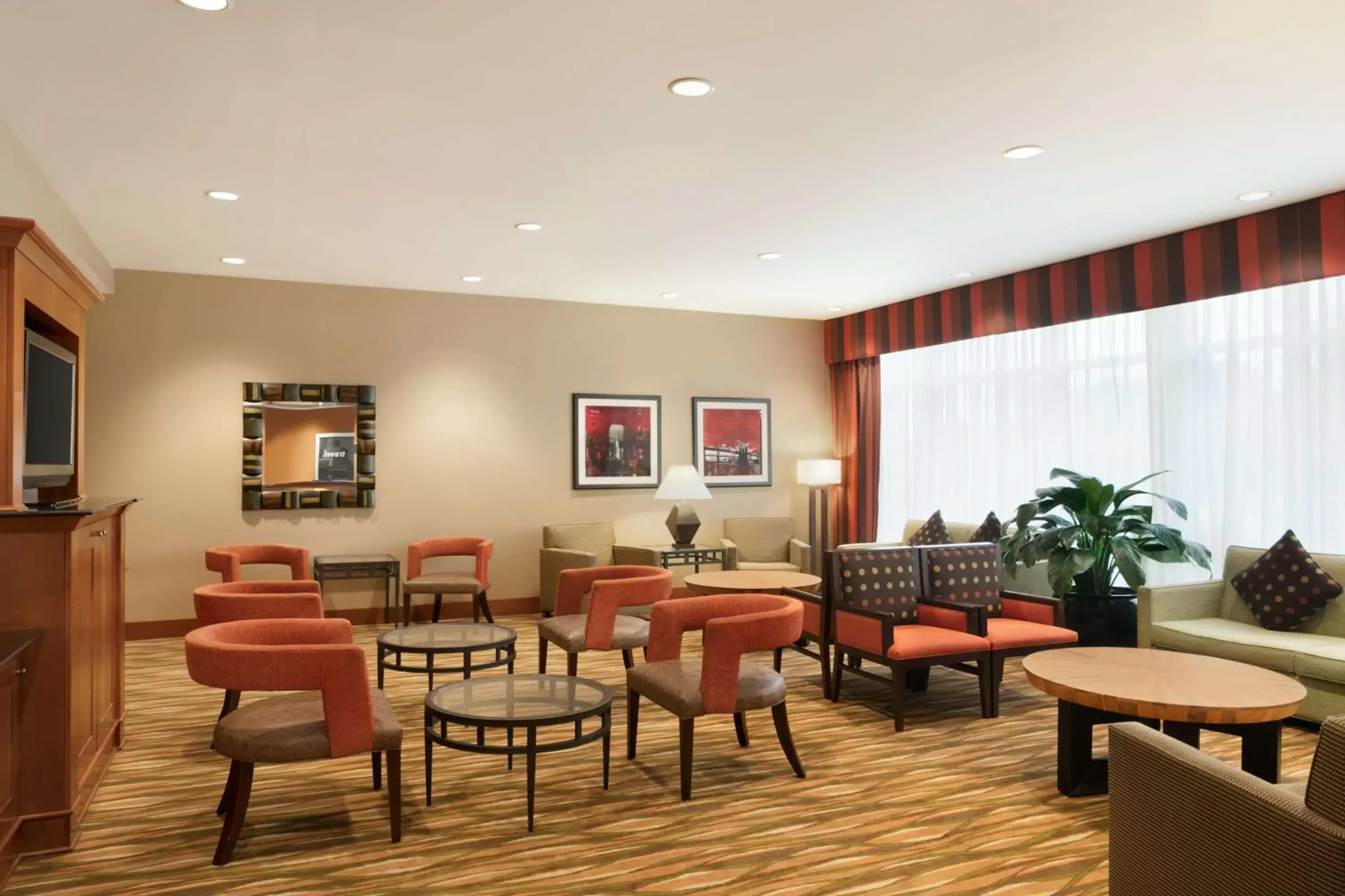 Lobby or reception, Lounge/Bar in Hampton Inn New York - LaGuardia Airport