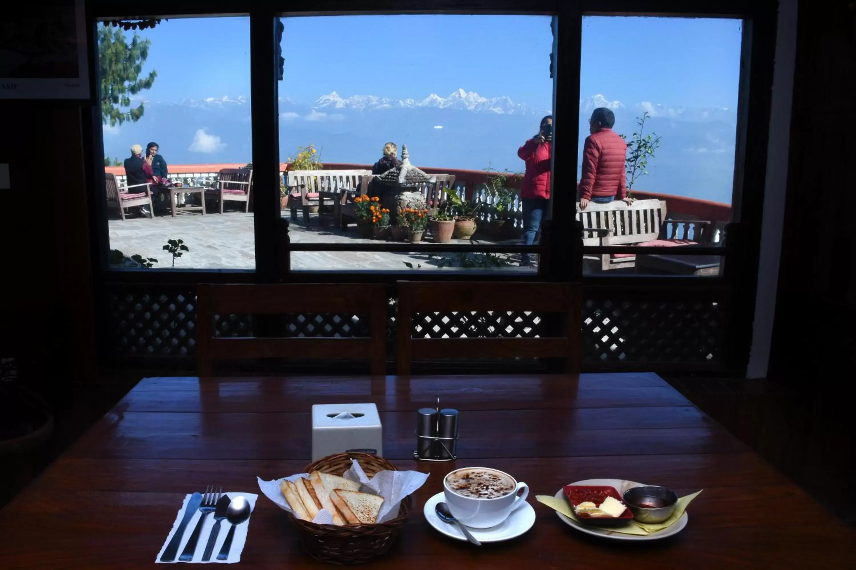 Breakfast in Peaceful Cottage & Cafe Du Mont