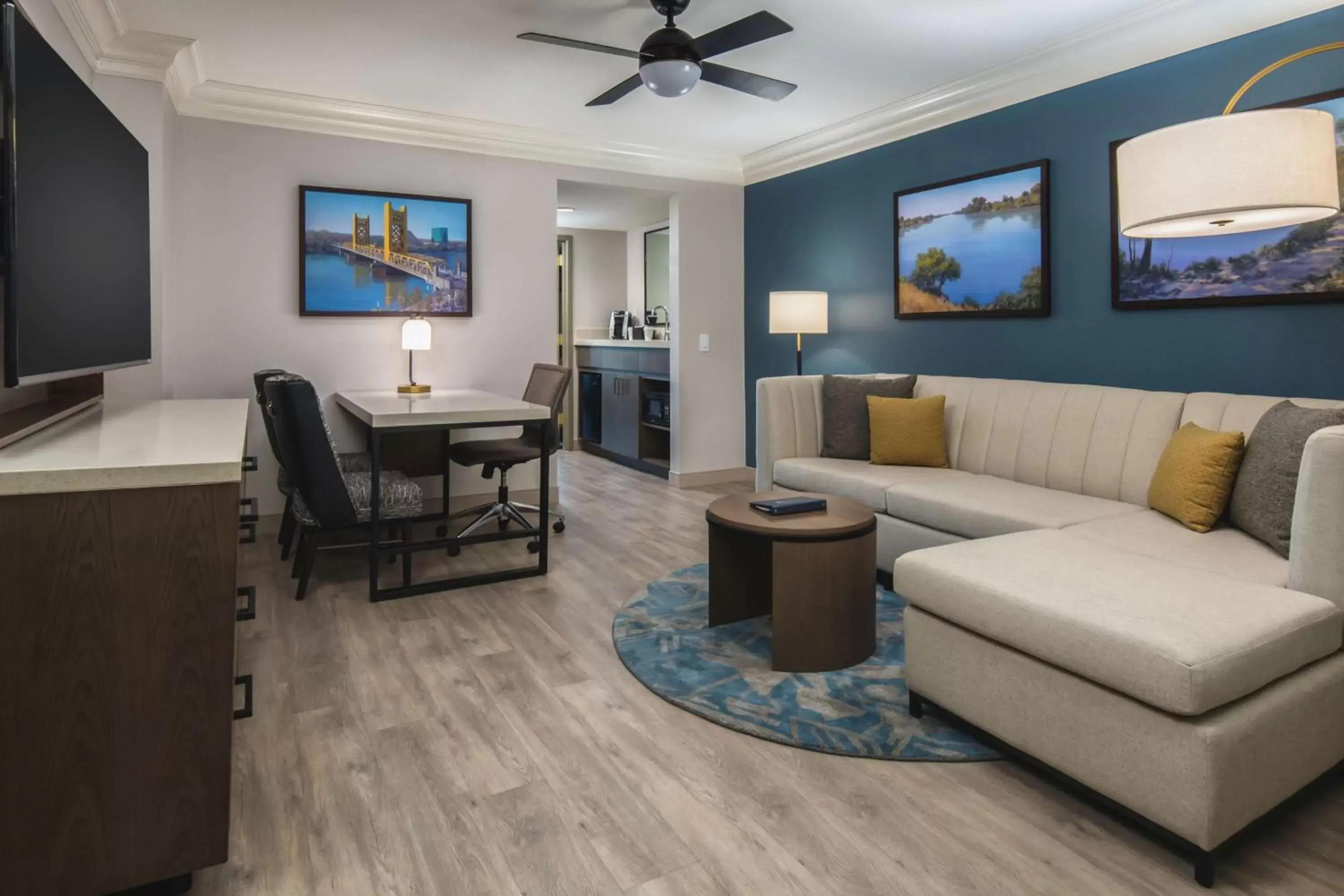 Bedroom, Seating Area in Embassy Suites by Hilton Sacramento Riverfront Promenade