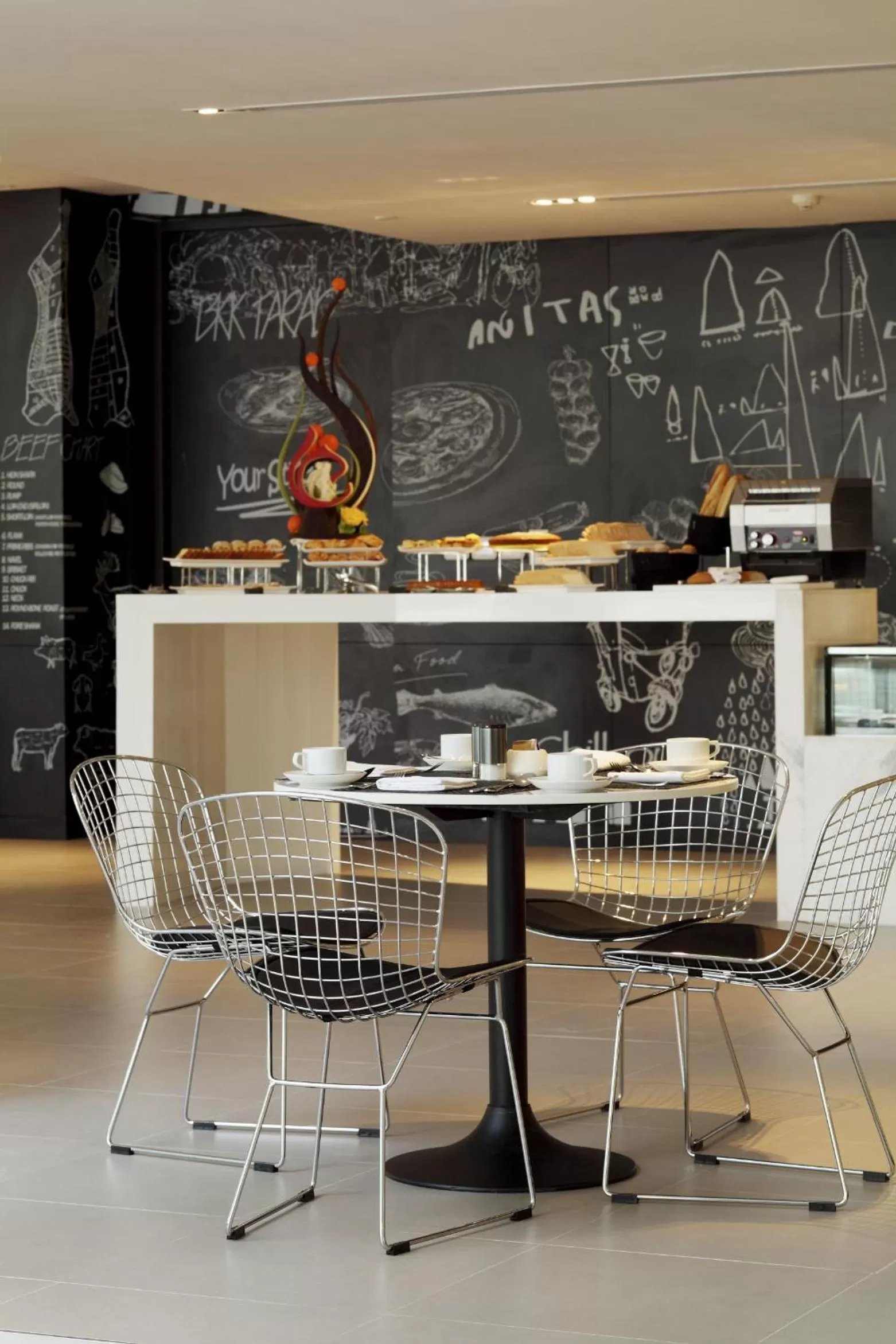 Restaurant/places to eat in Centara Watergate Pavilion Hotel Bangkok