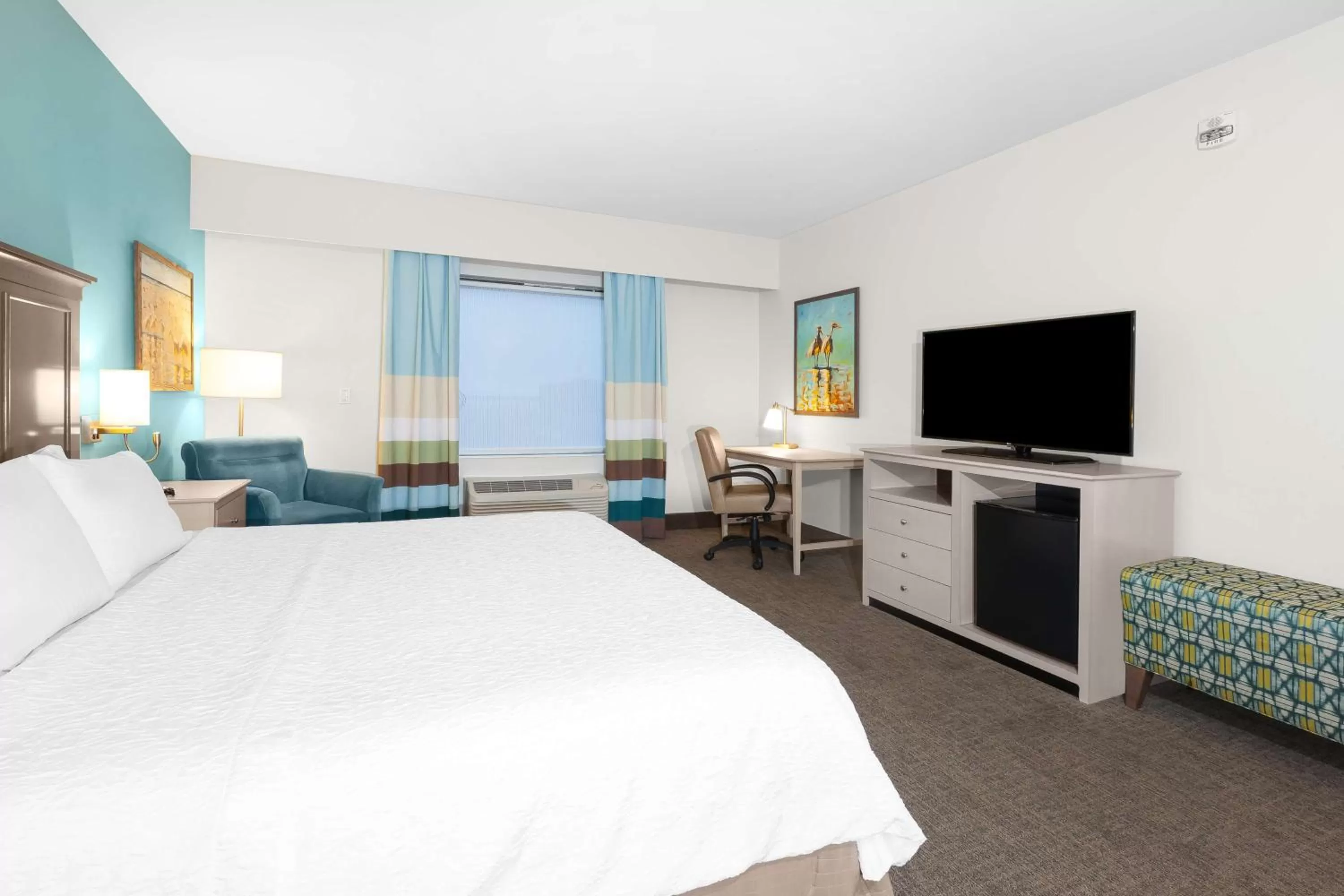 Bedroom, Bed in Hampton Inn & Suites by Hilton Carolina Beach Oceanfront