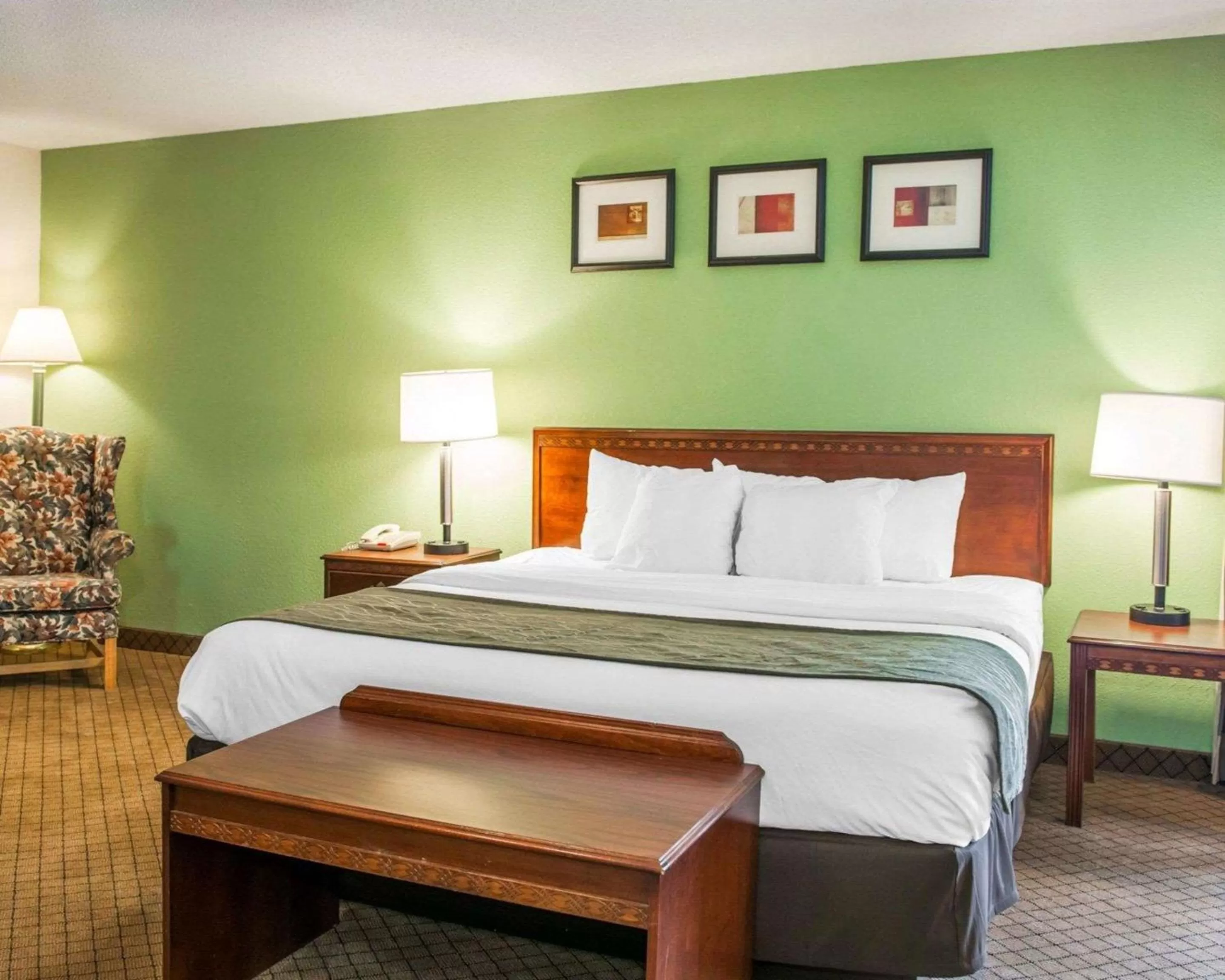 Photo of the whole room, Bed in Comfort Inn Goshen