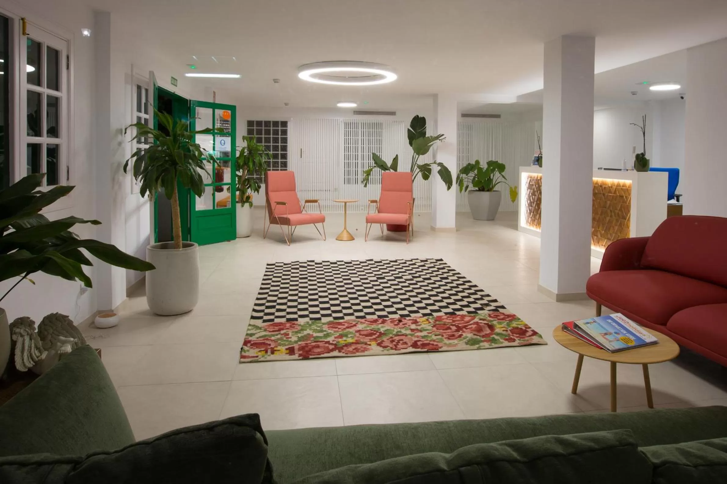 Lobby or reception in Nazaret Apartments