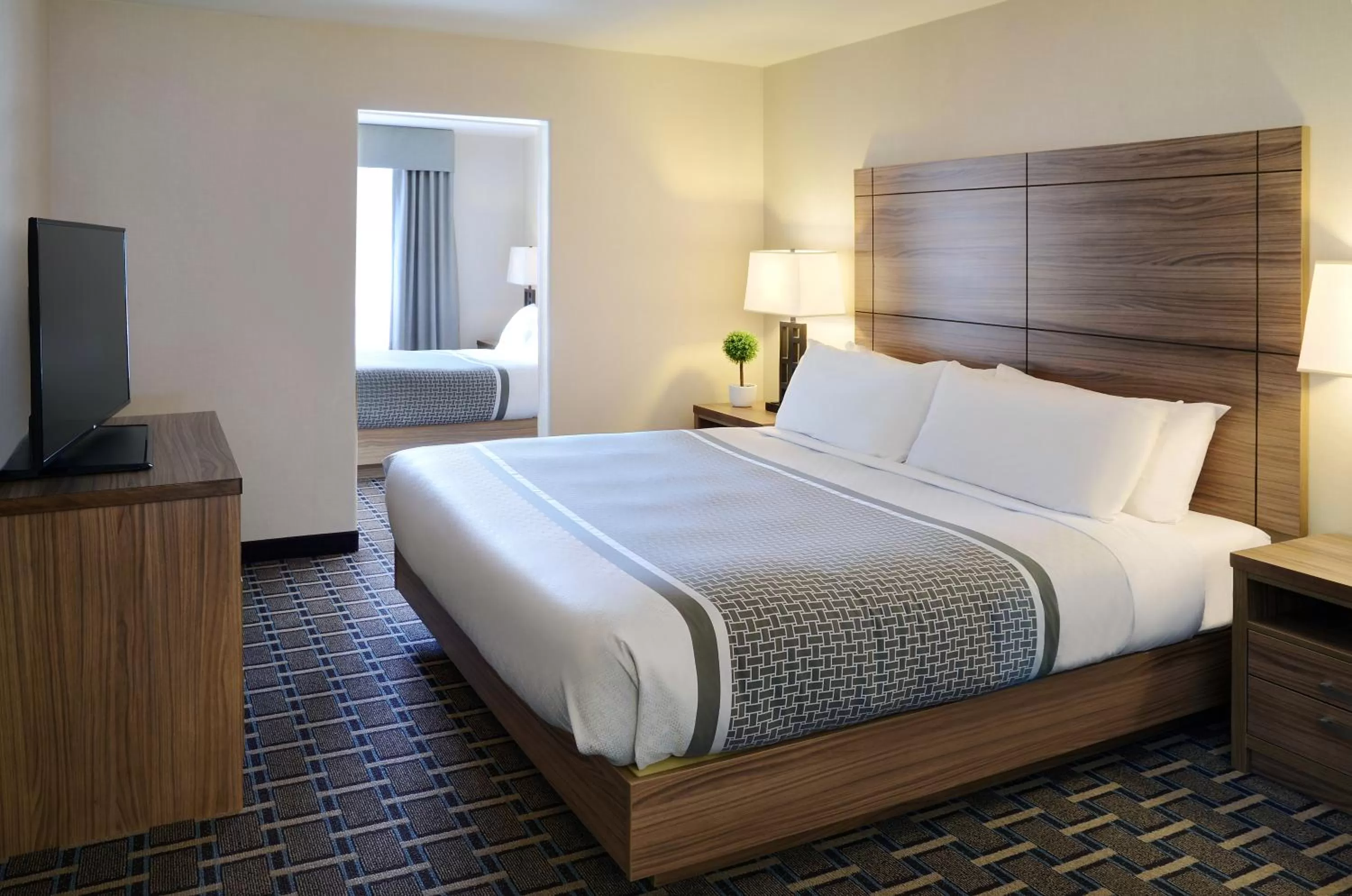 Photo of the whole room, Bed in Pomeroy Inn and Suites Vermilion