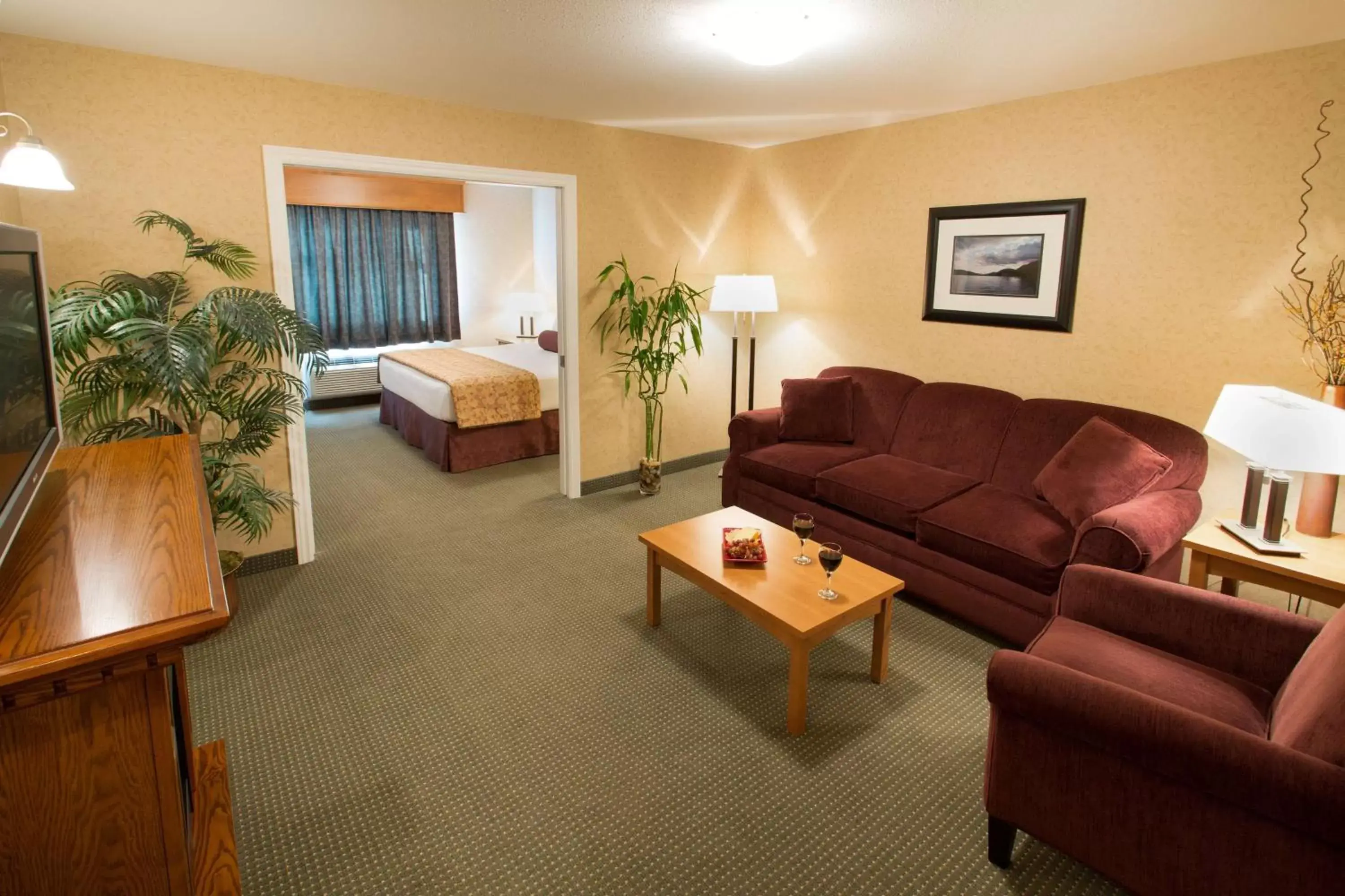 Photo of the whole room, Seating Area in Best Western Sicamous Inn