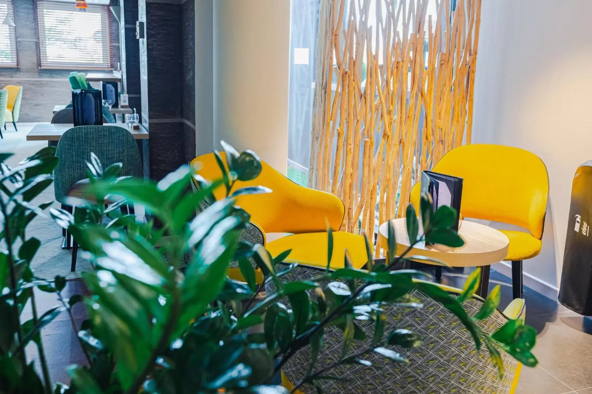 Lounge or bar, Seating Area in Holiday Inn Mulhouse, an IHG Hotel