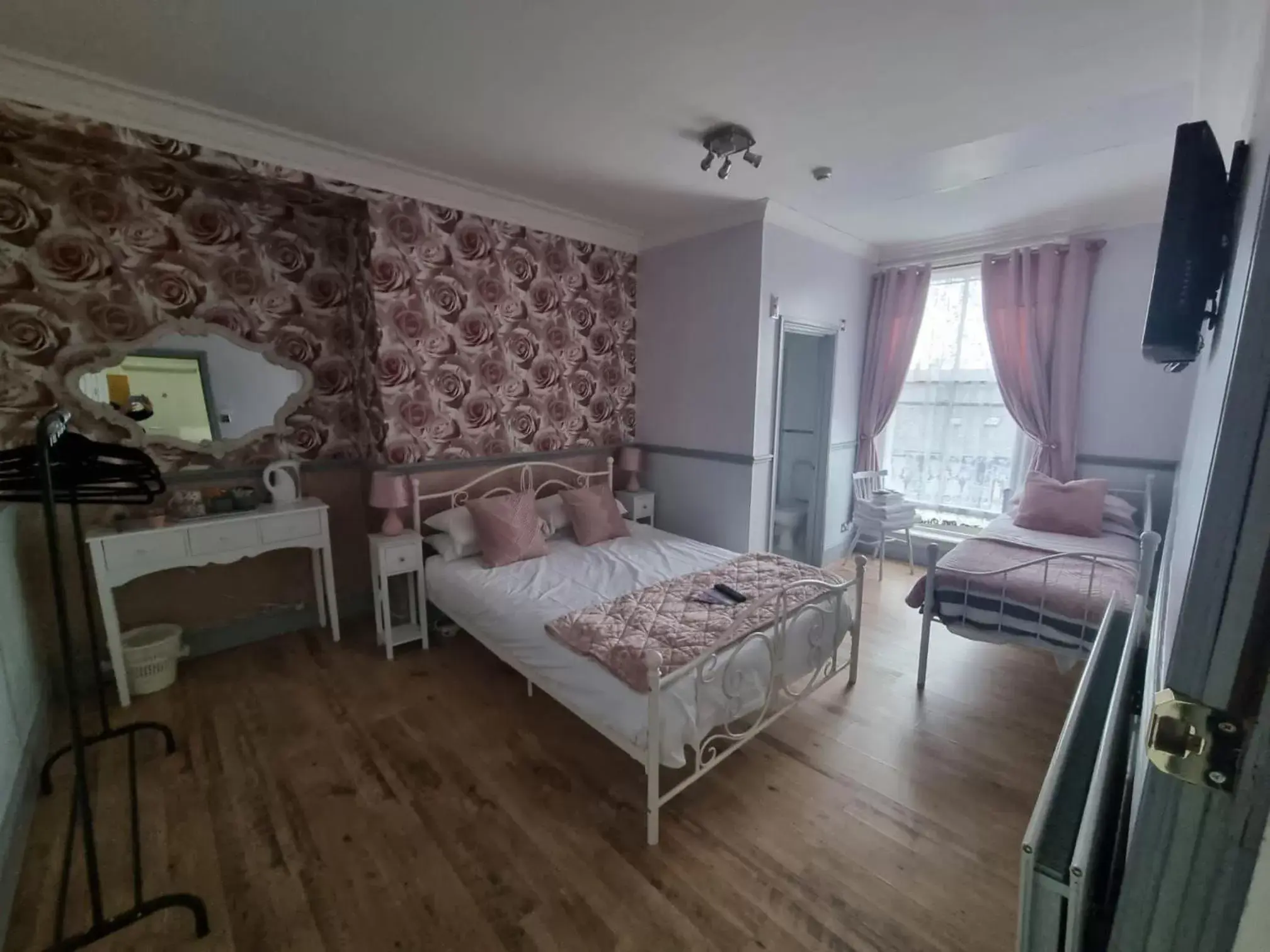 Bedroom, Seating Area in LilyRose Hotel