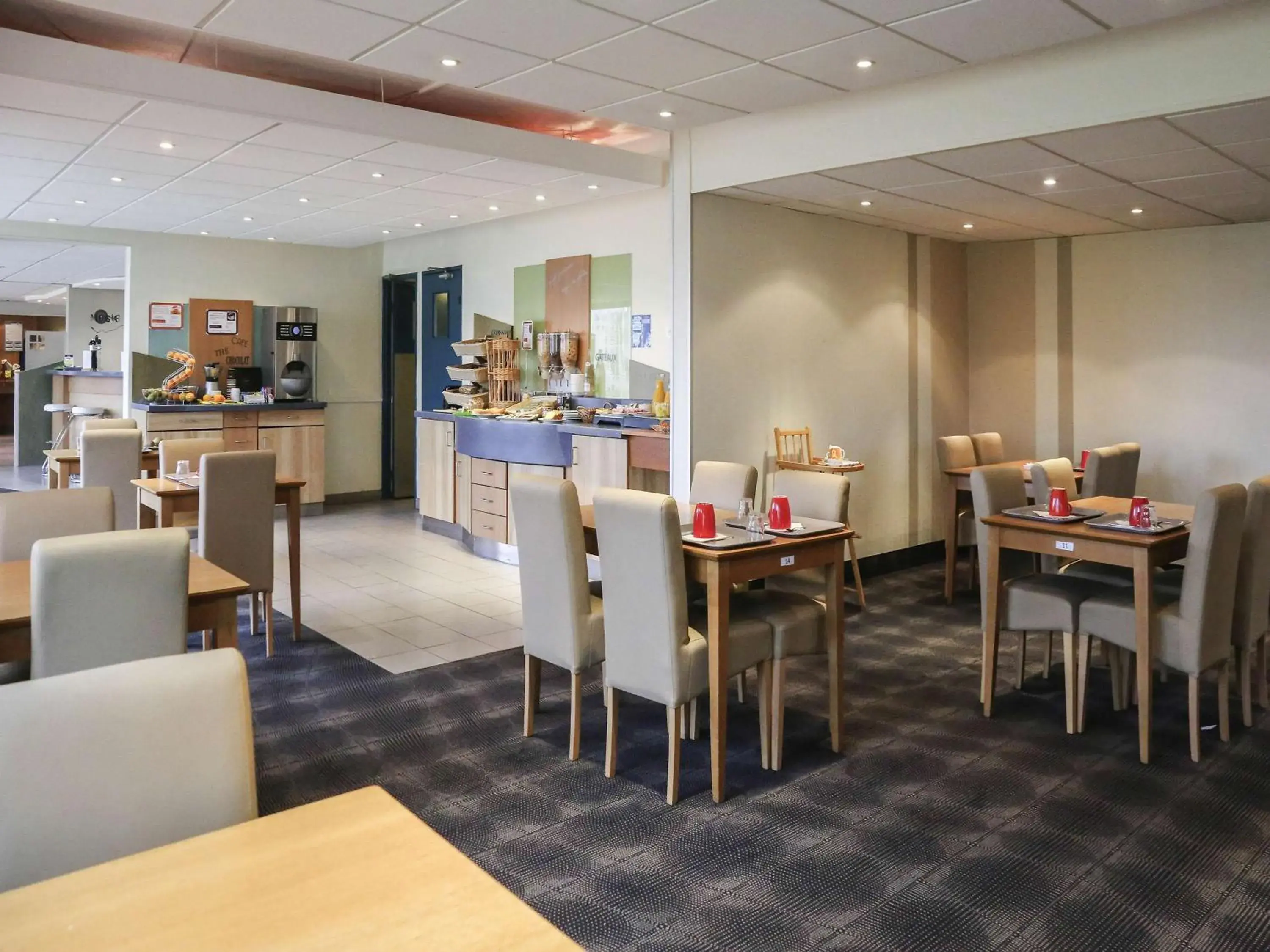 Restaurant/Places to Eat in ibis Styles Orleans