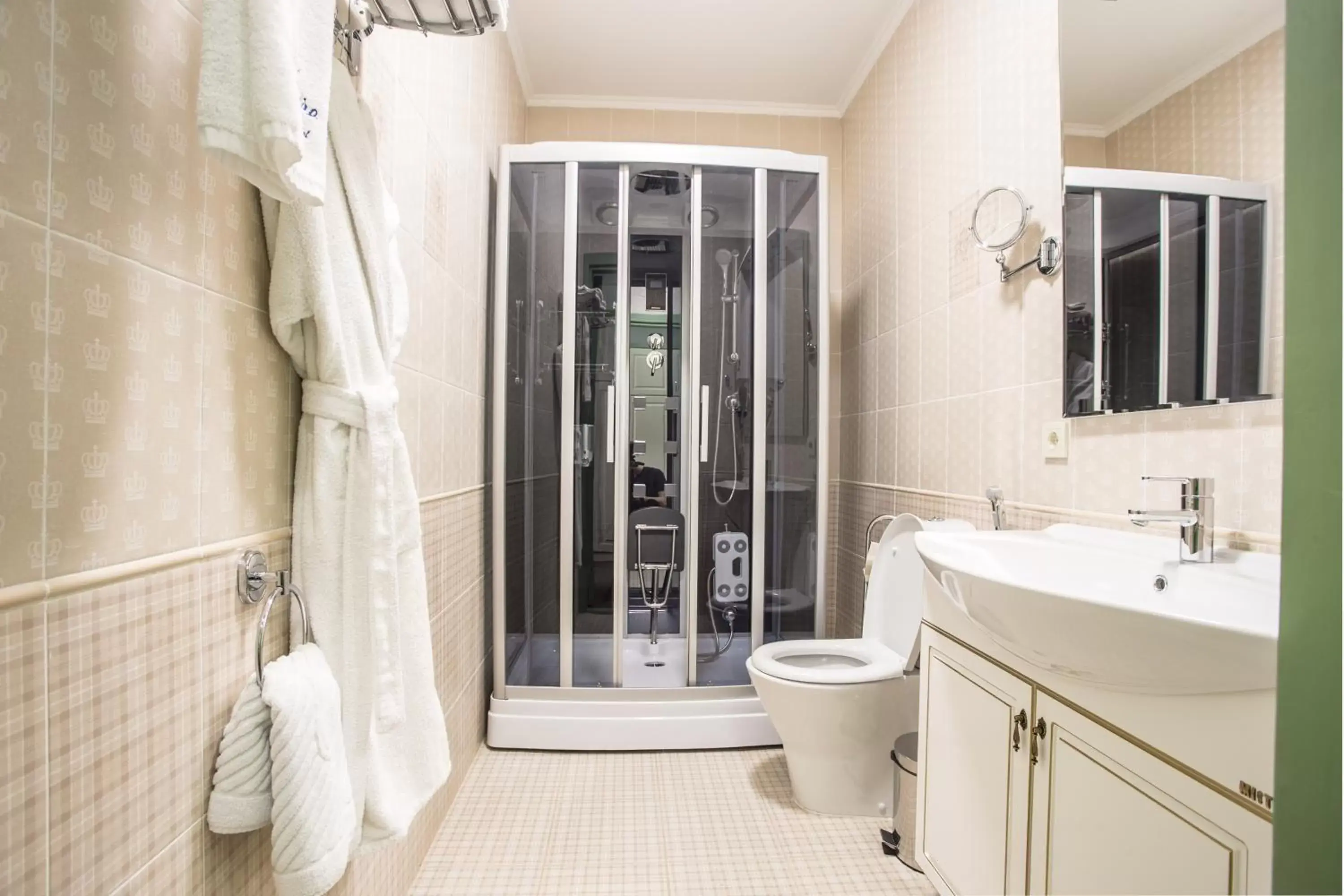 Bathroom in Grand Sapphire Hotel