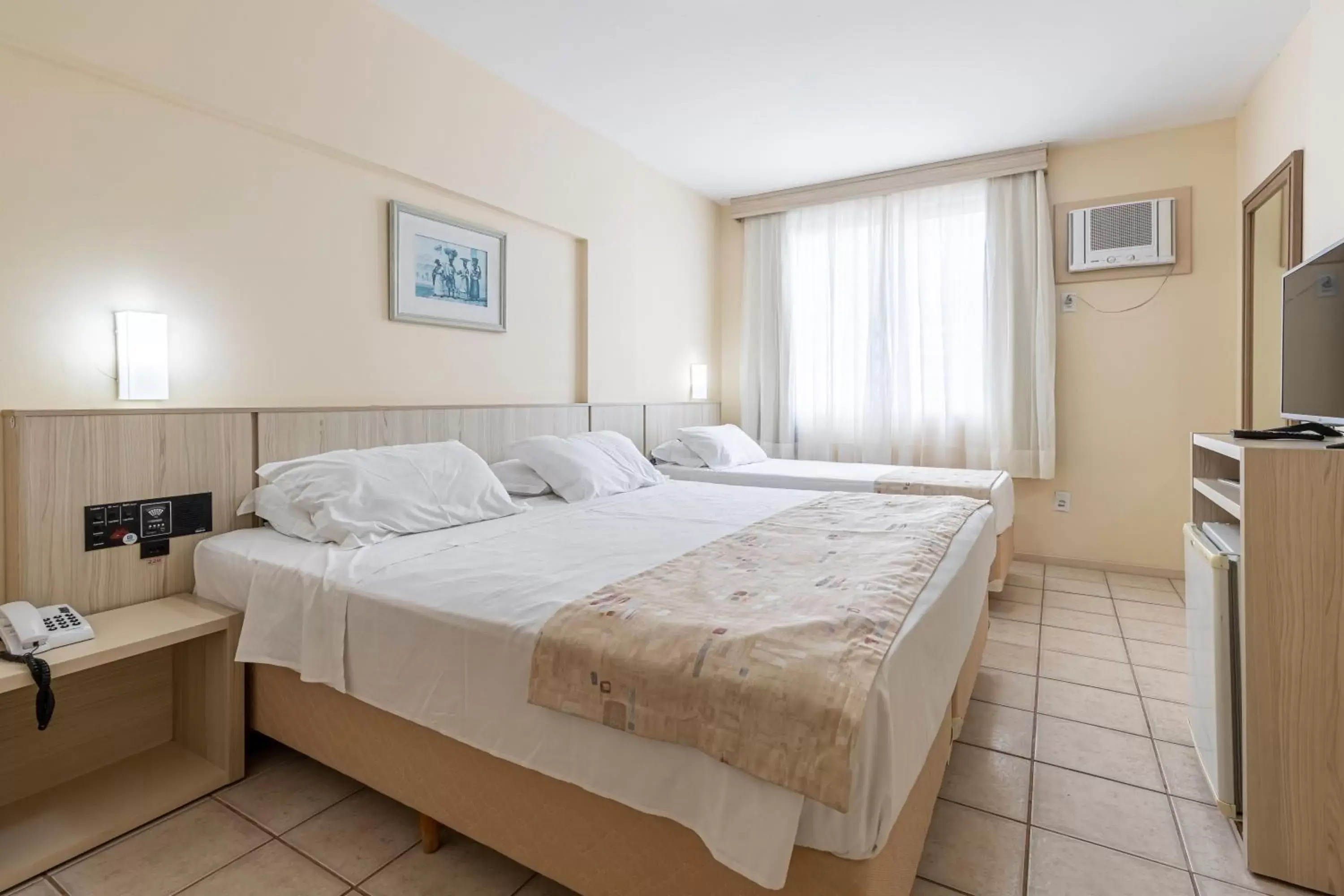 Bedroom in Sagres Praia Hotel