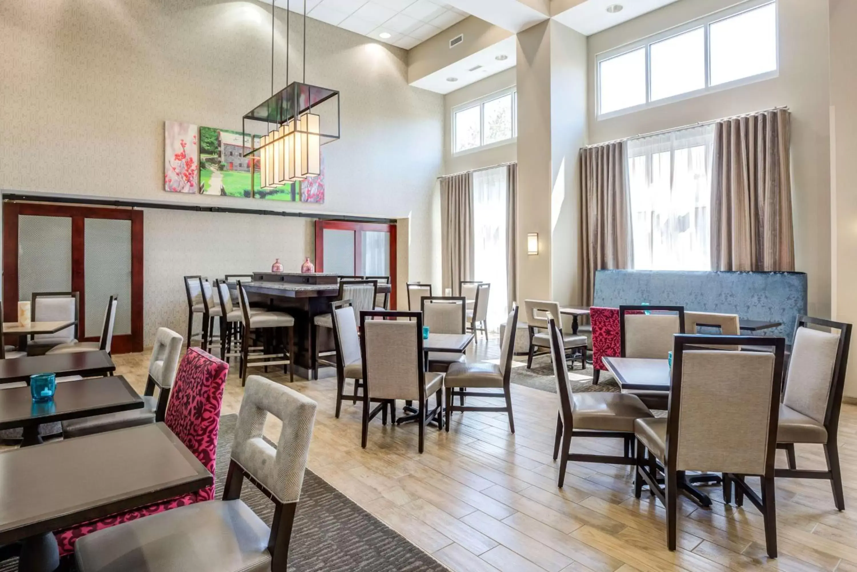 Lobby or reception, Restaurant/Places to Eat in Hampton Inn & Suites Westford-Chelmsford