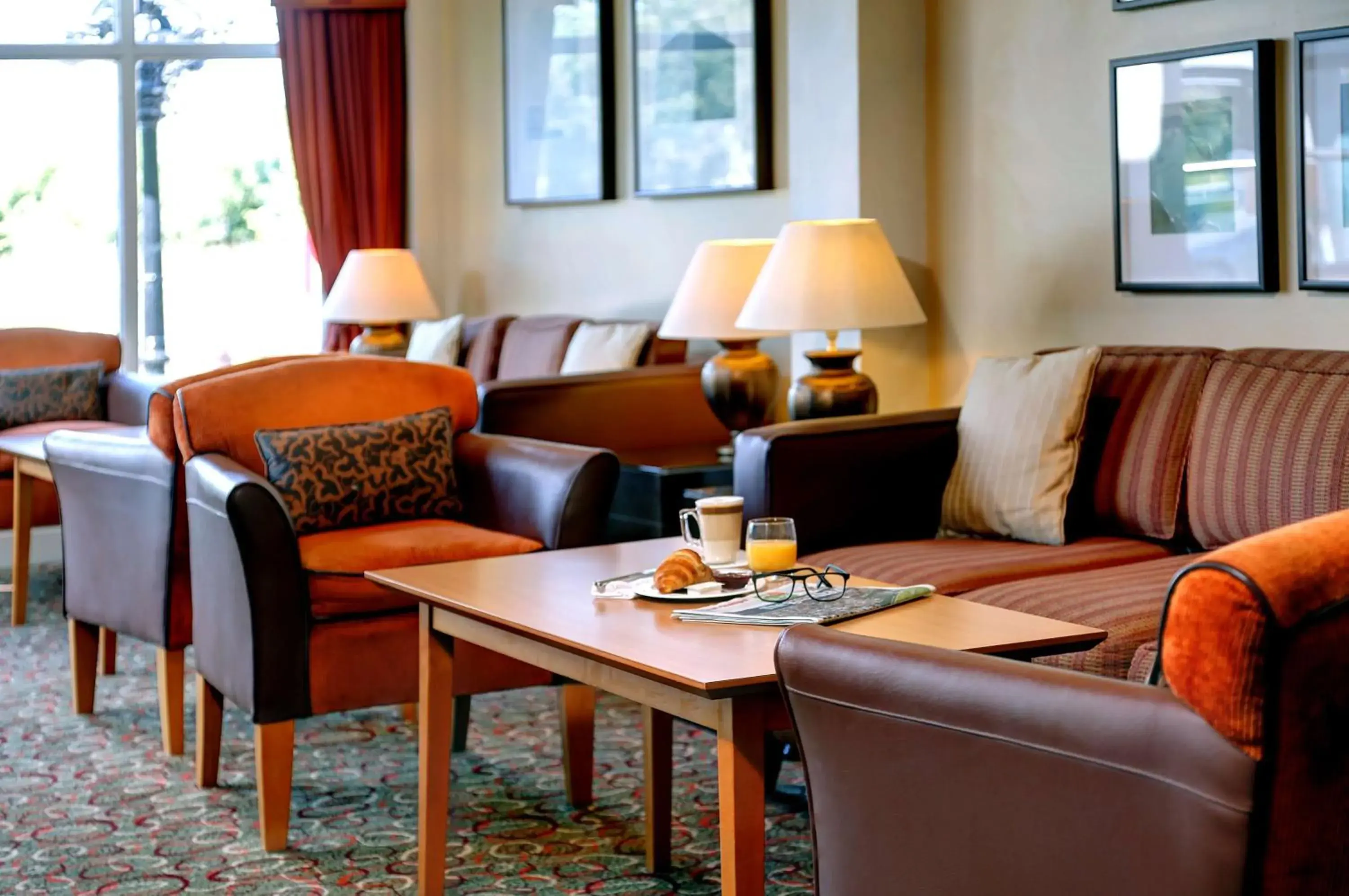 Lobby or reception, Seating Area in Best Western Plus Milford Hotel