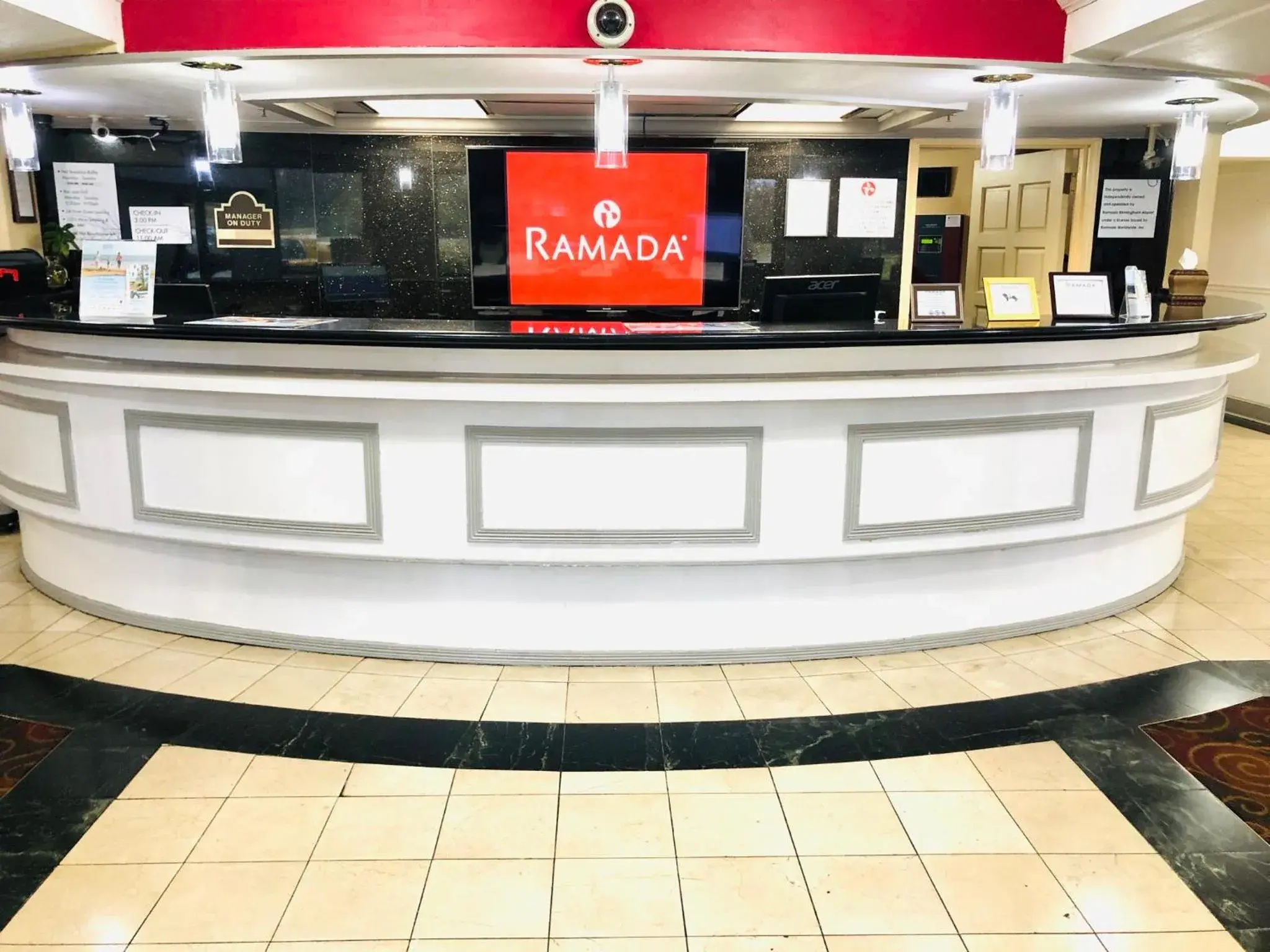 Lobby/Reception in Ramada by Wyndham Birmingham Airport