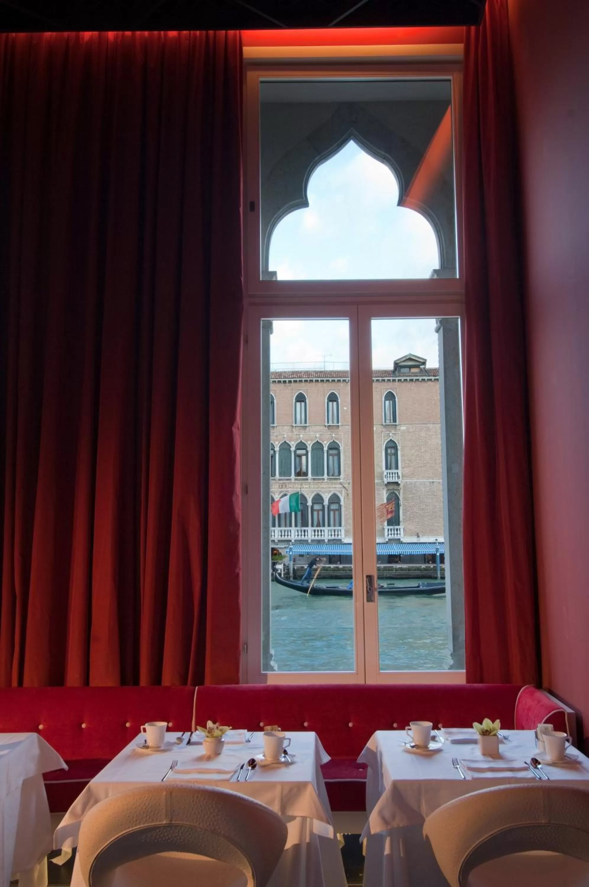 Restaurant/places to eat in Sina Centurion Palace