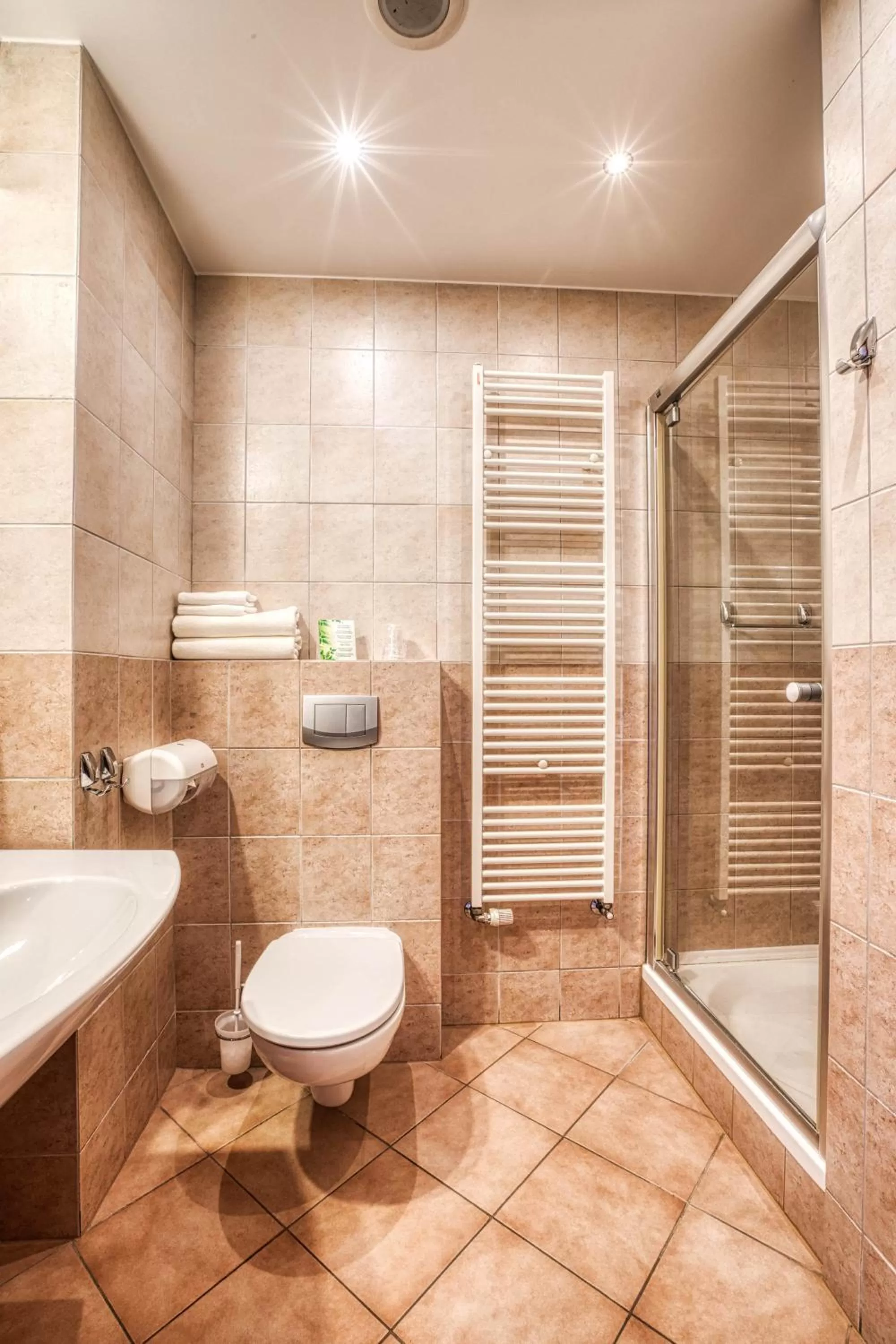 Shower in 4 Pory Roku Resort Sauna & Spa