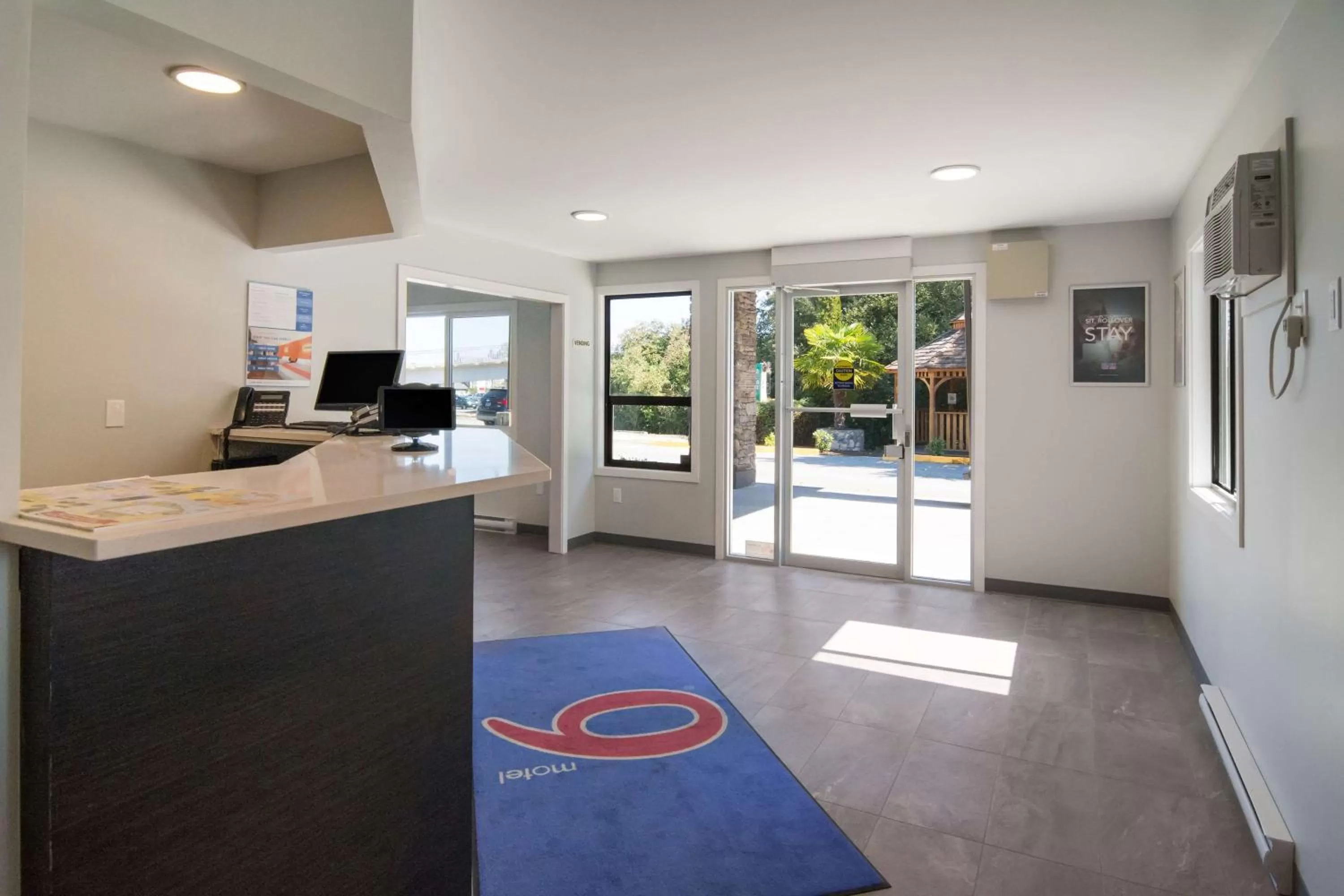 Lobby or reception in Motel 6-Saanichton, BC - Victoria Airport