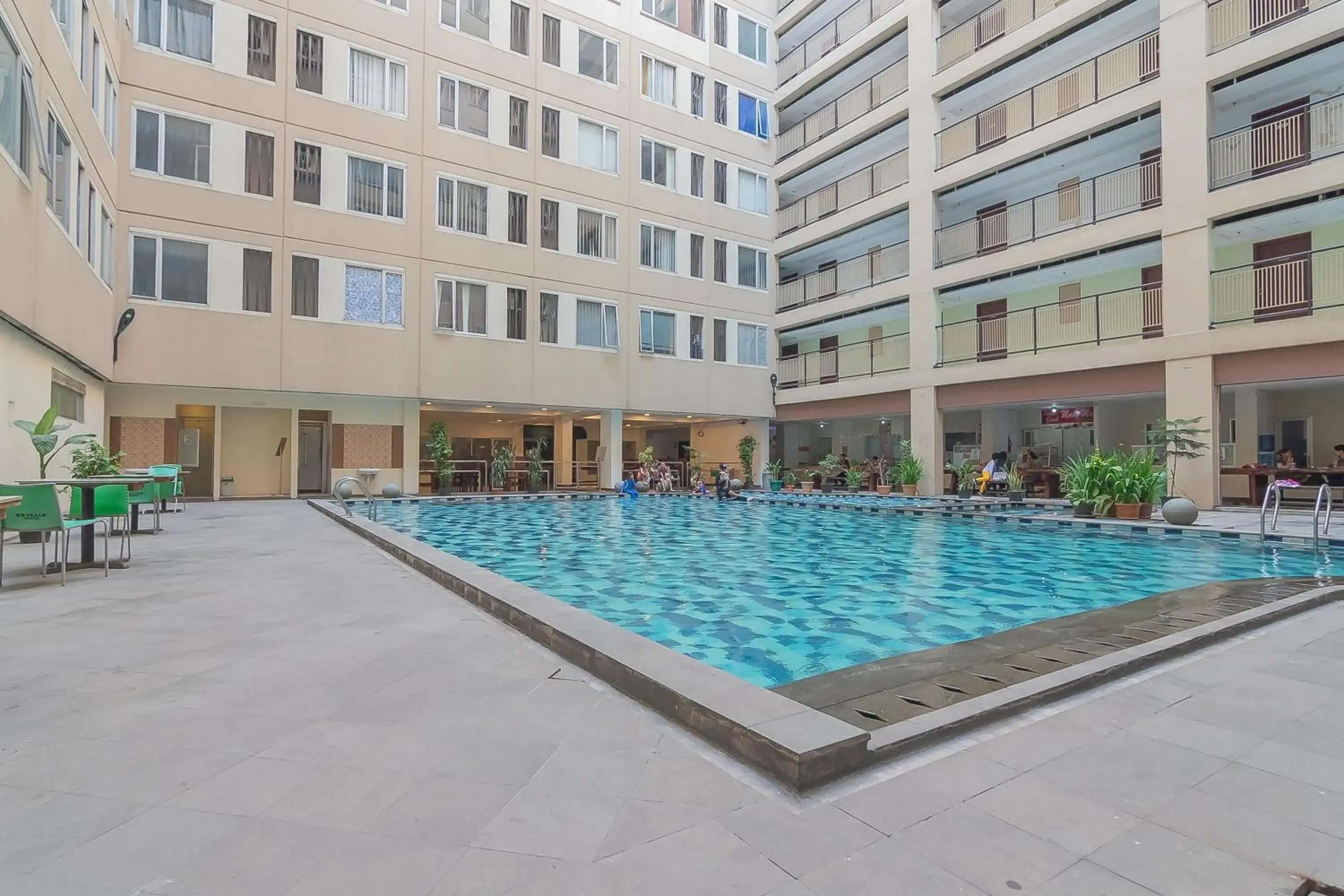 Swimming Pool in RedDoorz Apartment @ Emerald Towers Bandung