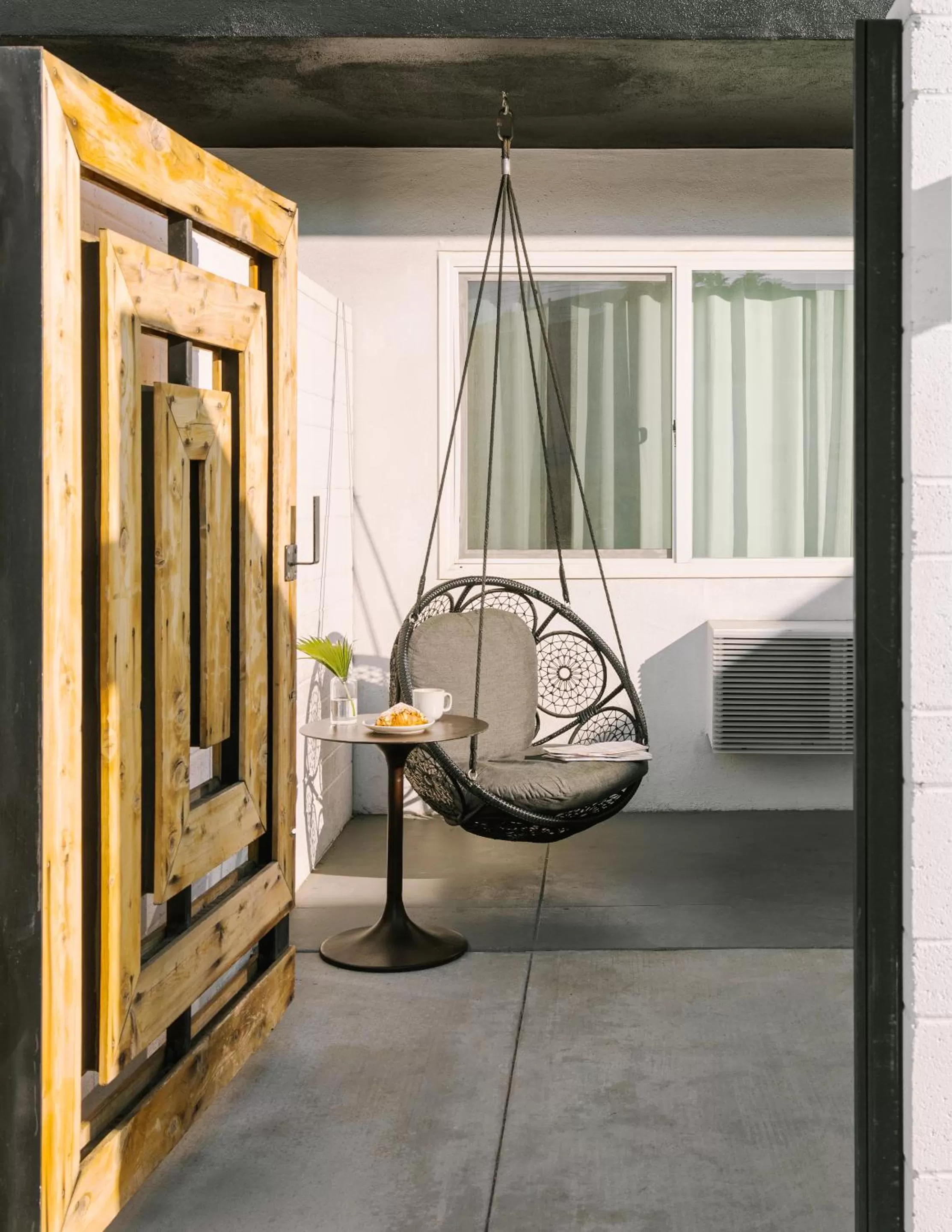 Living room, Seating Area in The V powered by Sonder