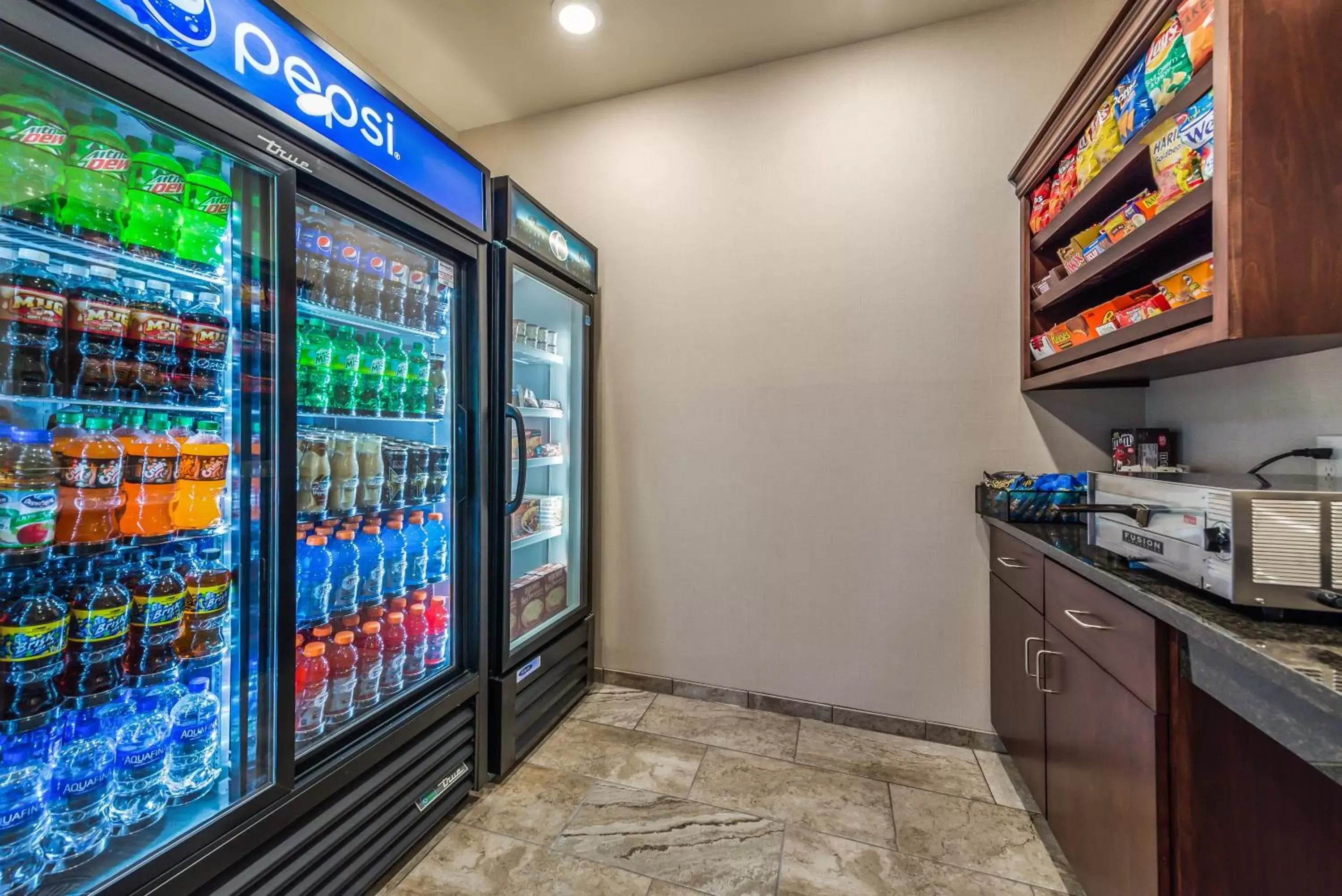 Food in Cobblestone Hotel & Suites - Hutchinson Food in Cobblestone Hotel & Suites - Hutchinson