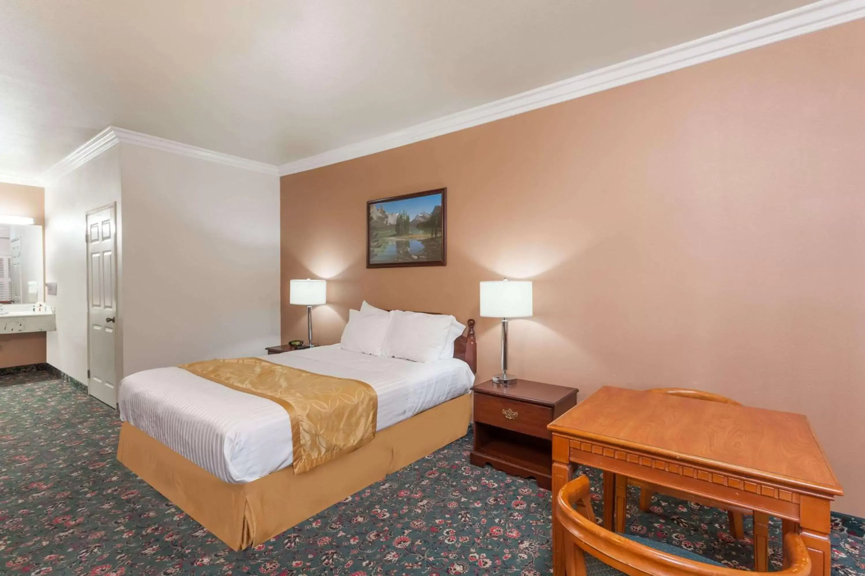 Photo of the whole room, Bed in Days Inn & Suites by Wyndham South Gate
