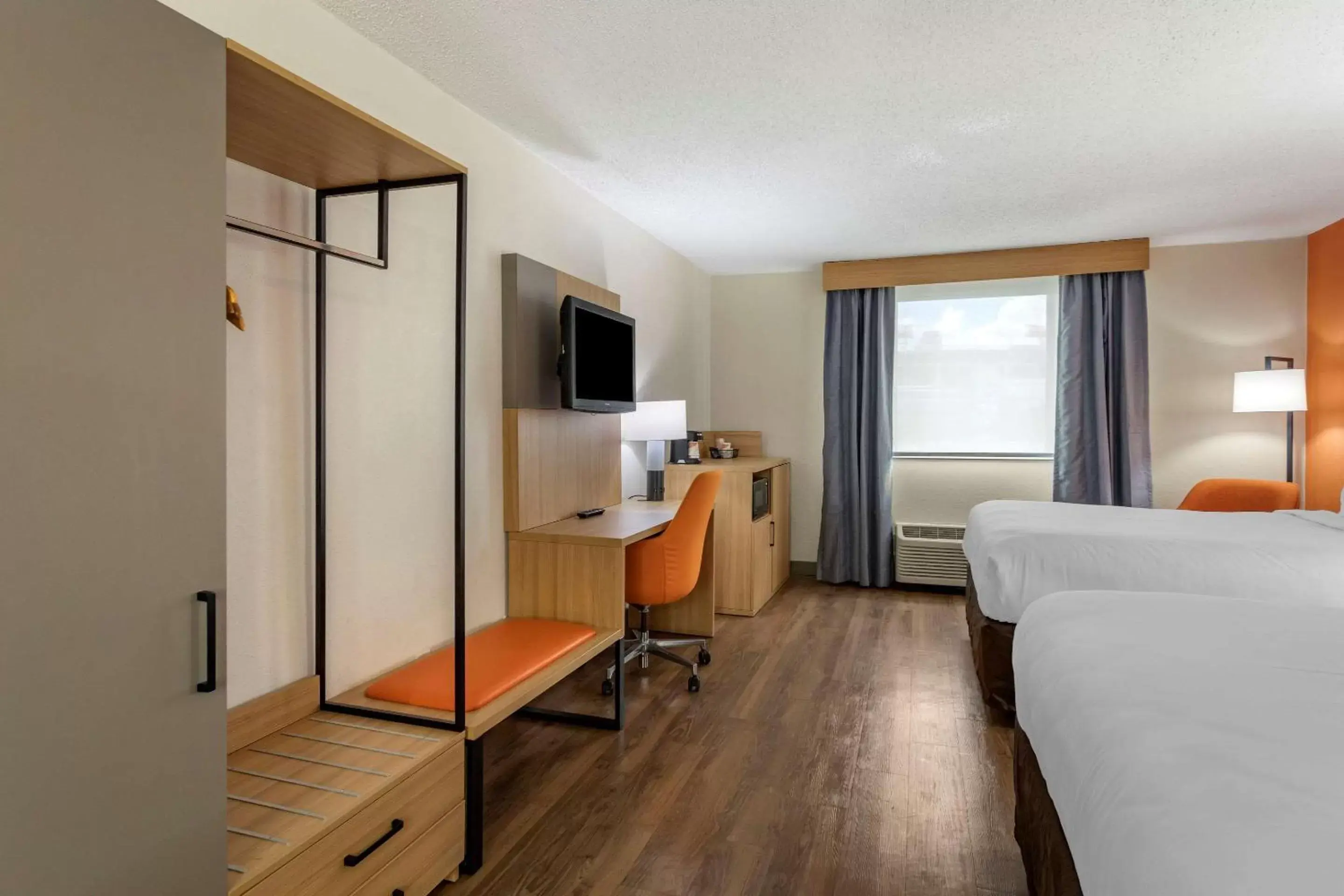 Bedroom in Comfort Inn & Suites Nashville Downtown - Stadium