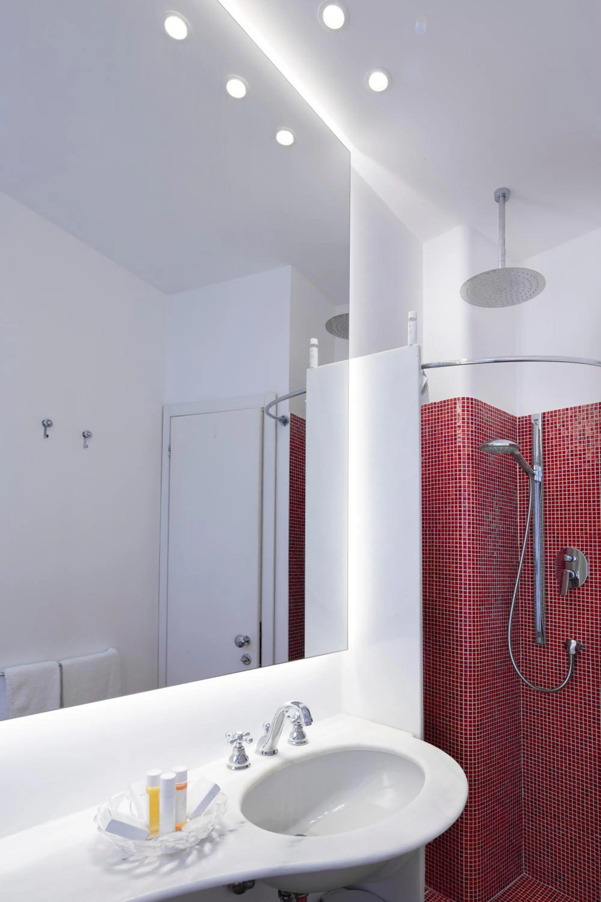 Shower in Hotel Milton Rimini