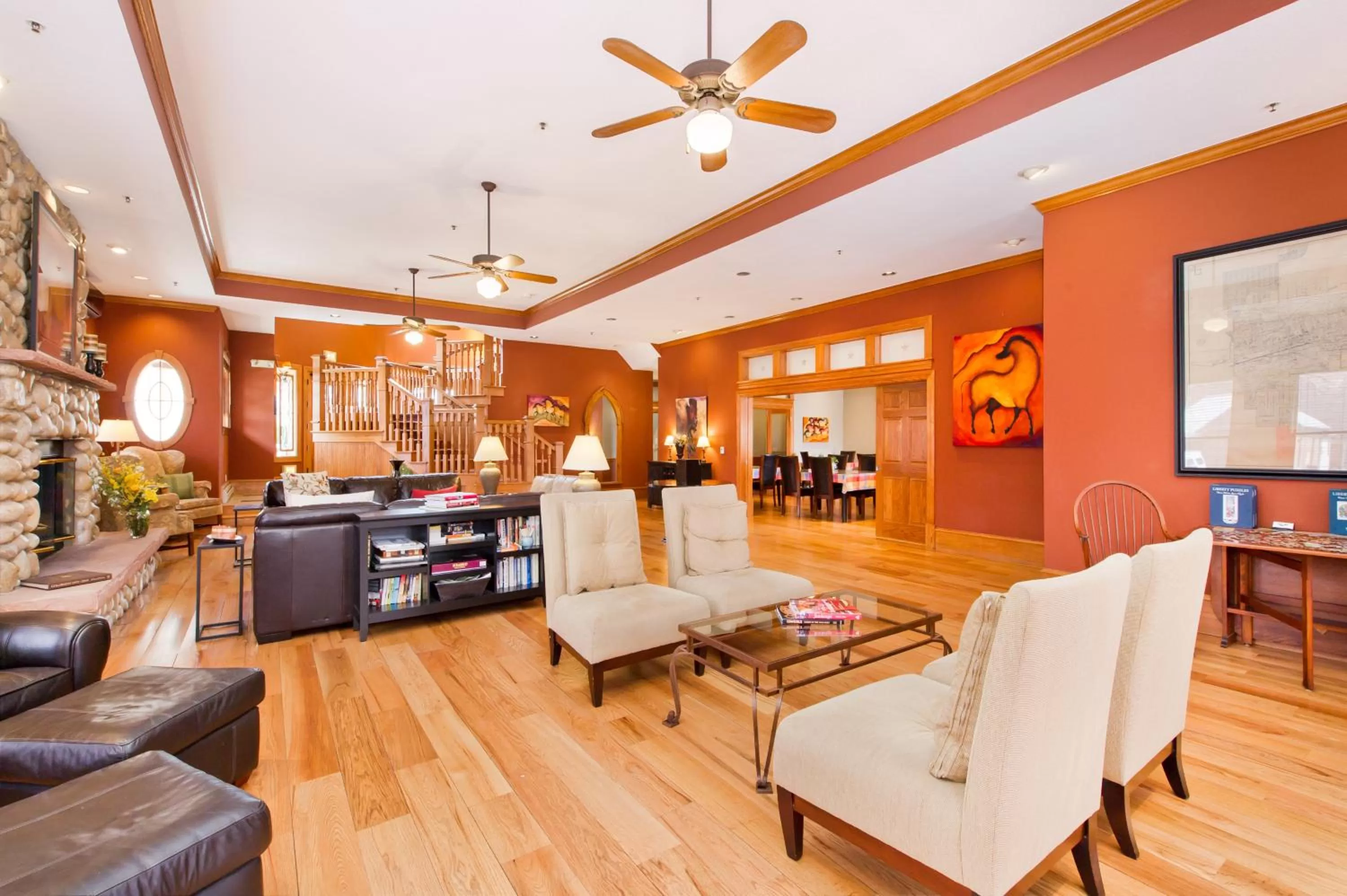 Communal lounge/ TV room in The Bradley Boulder Inn