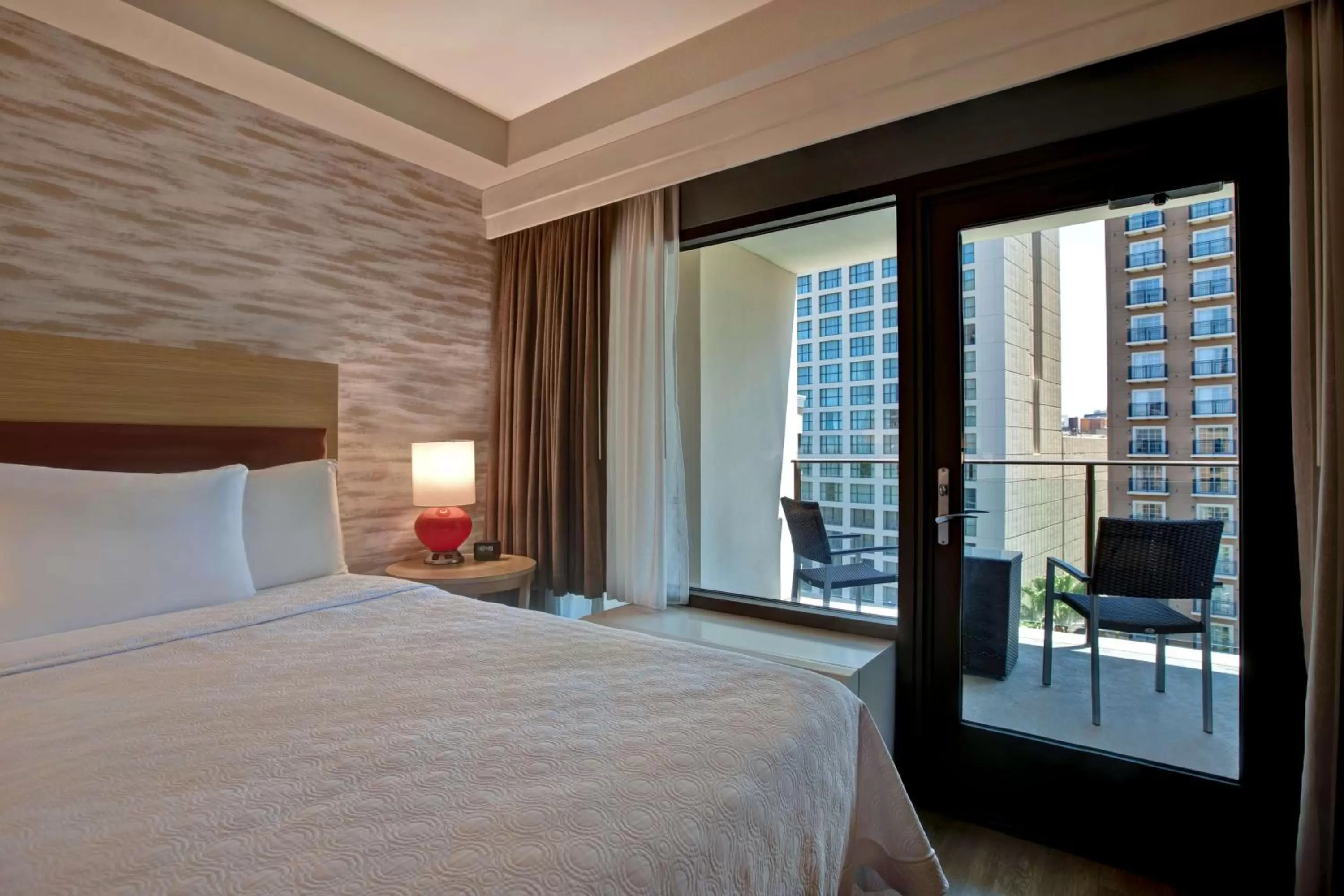 Bed in Home2 Suites By Hilton San Antonio on the Riverwalk