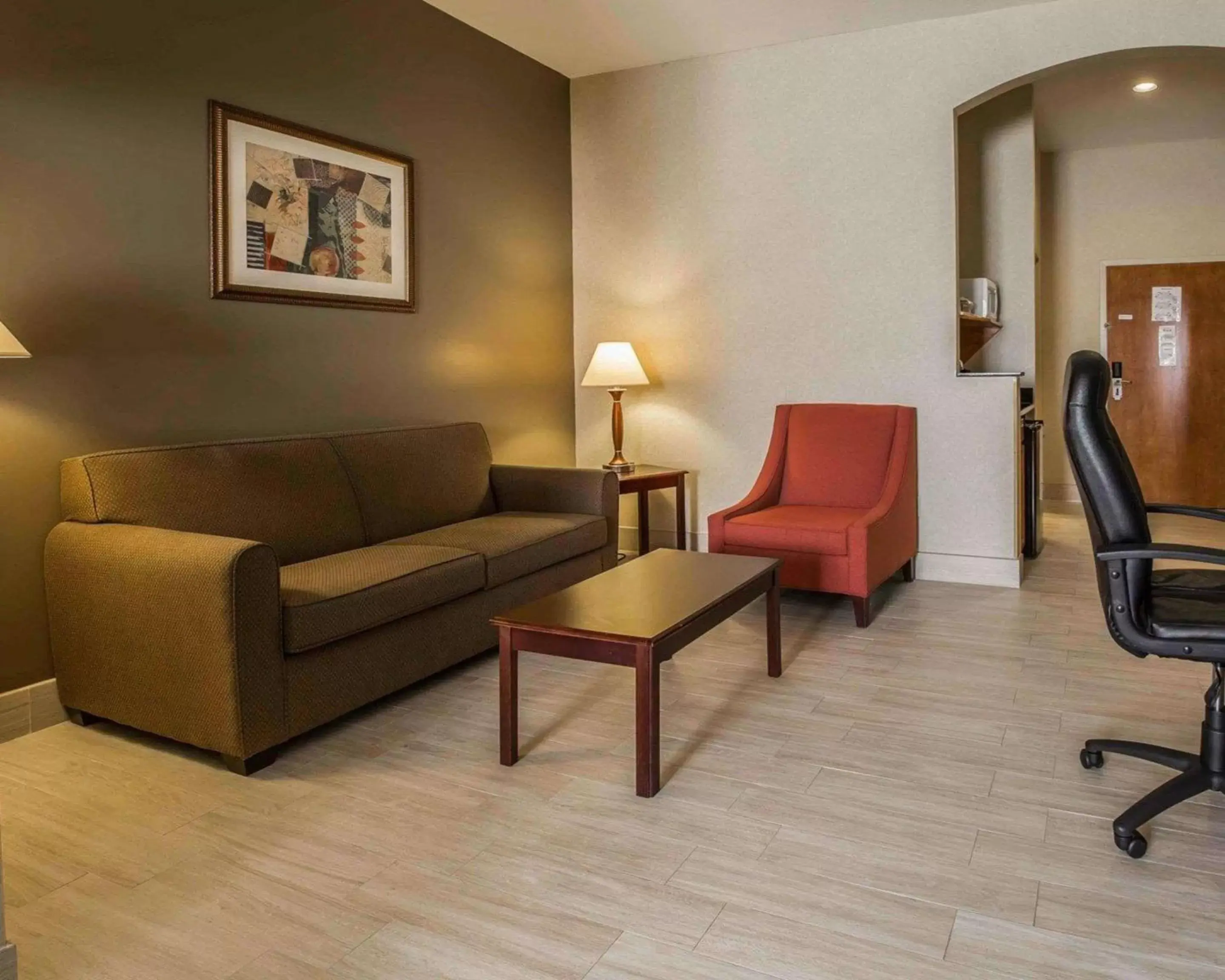 Photo of the whole room, Seating Area in Comfort Suites Stafford Near Sugarland
