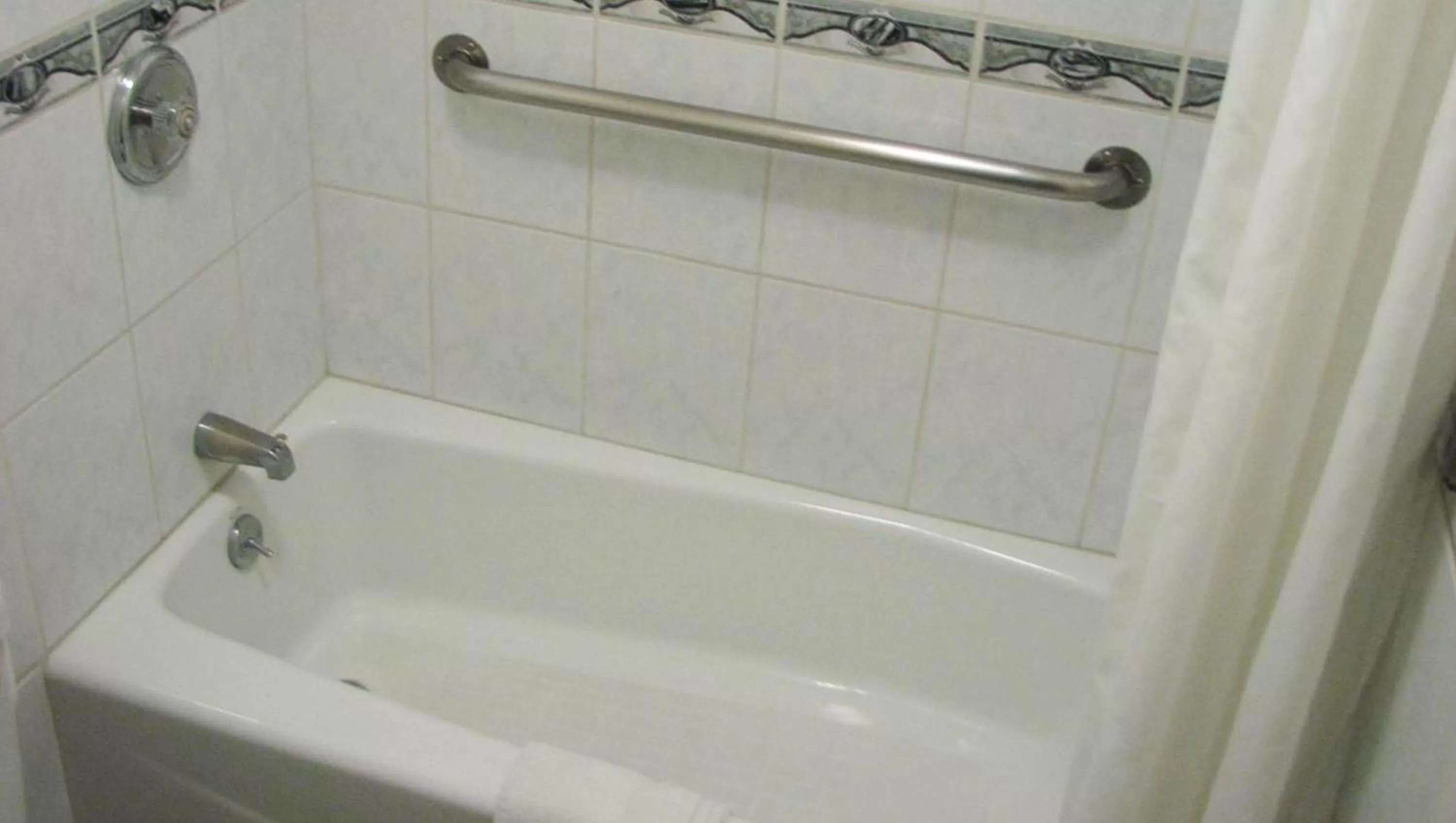 Bedroom in Motel 6 Glendale CA Pasadena Burbank Los Angeles