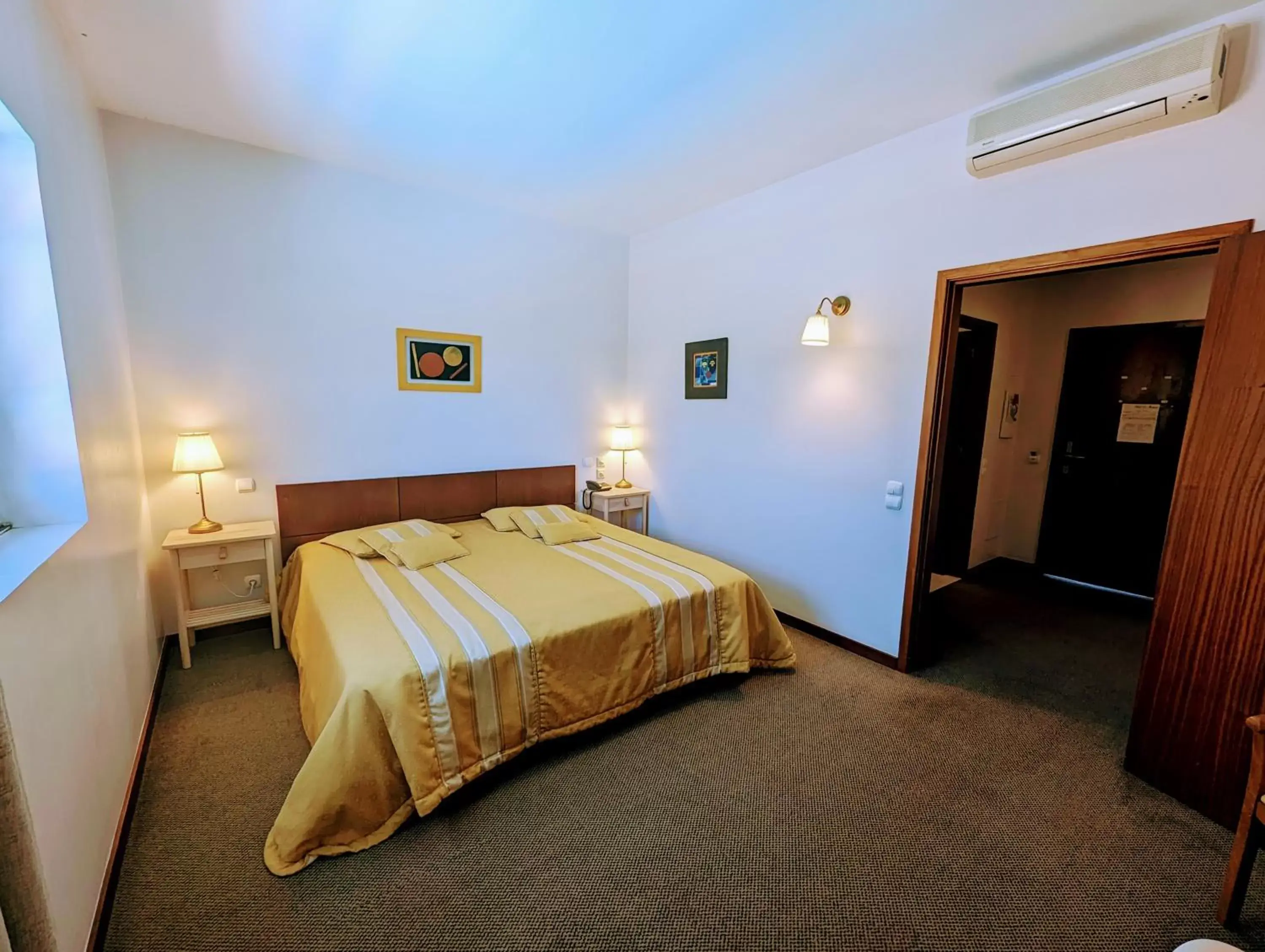 Bedroom, Bed in Hotel La Fontaine