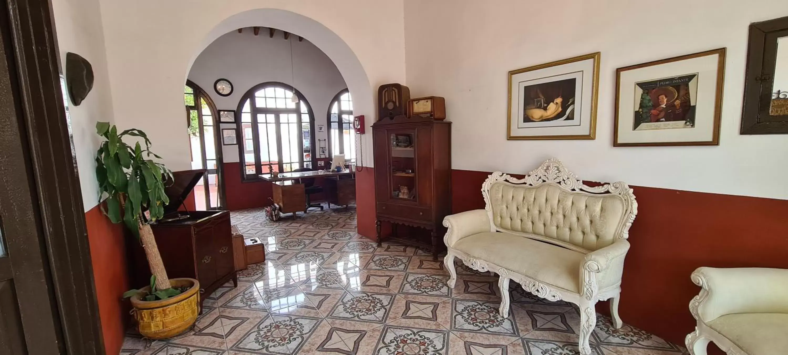 Seating Area in San Felipe el Real