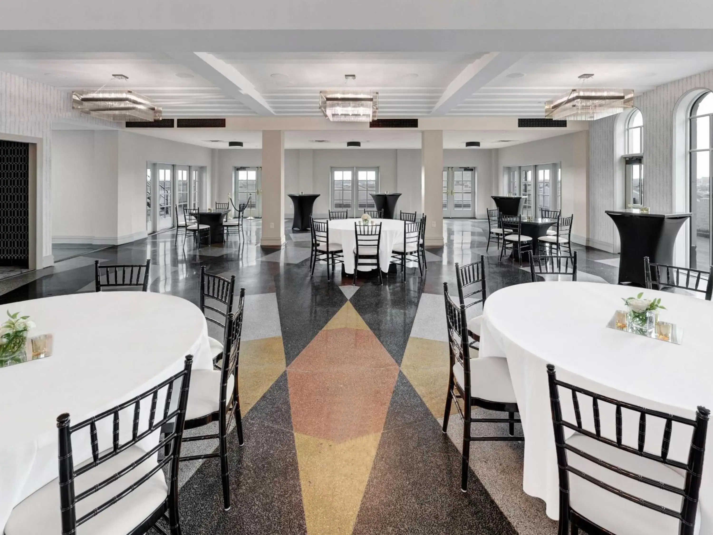 Meeting/conference room, Restaurant/Places to Eat in Tulsa Club Hotel Curio Collection By Hilton