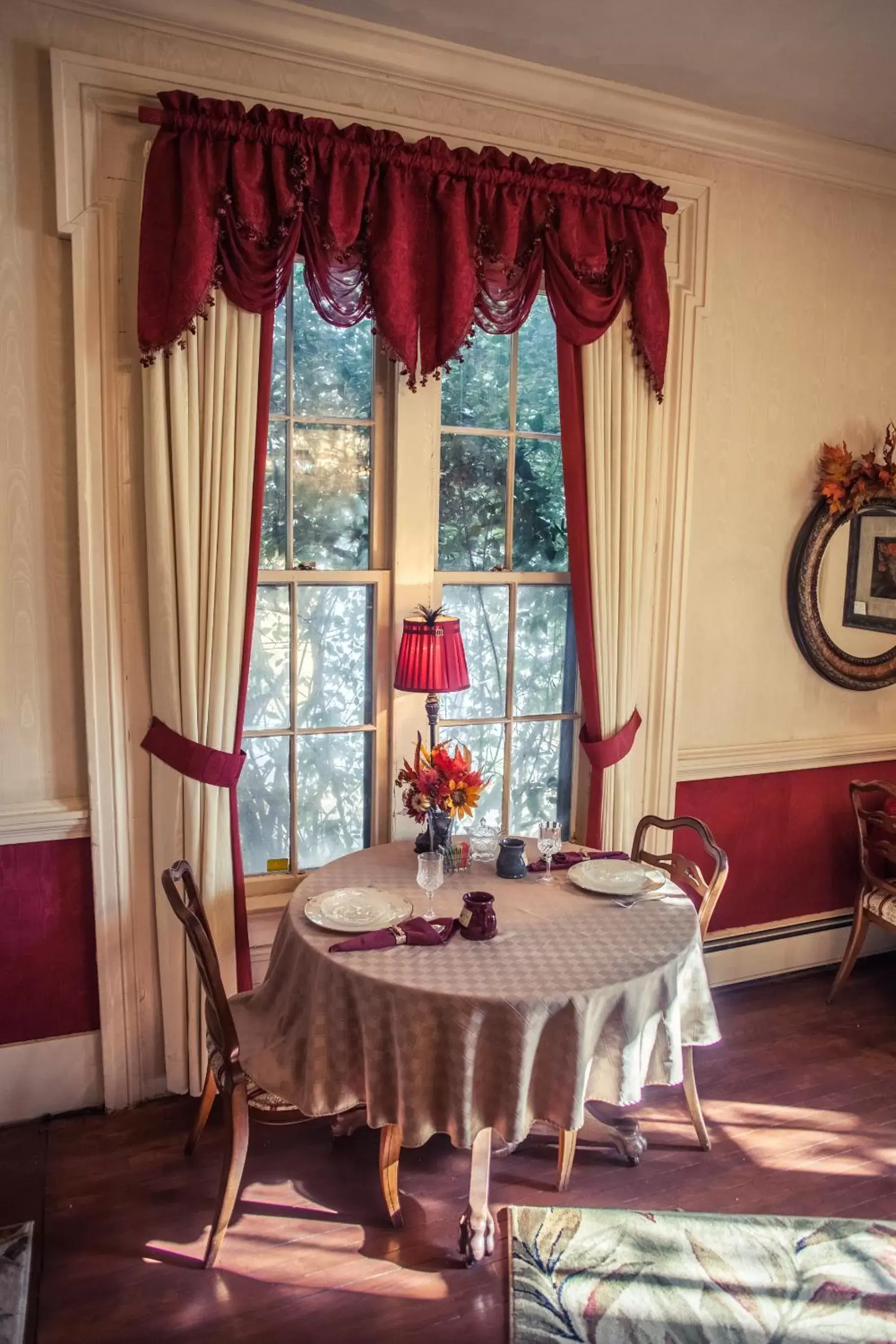 Dining Area in Silver Heart Inn & Cottages