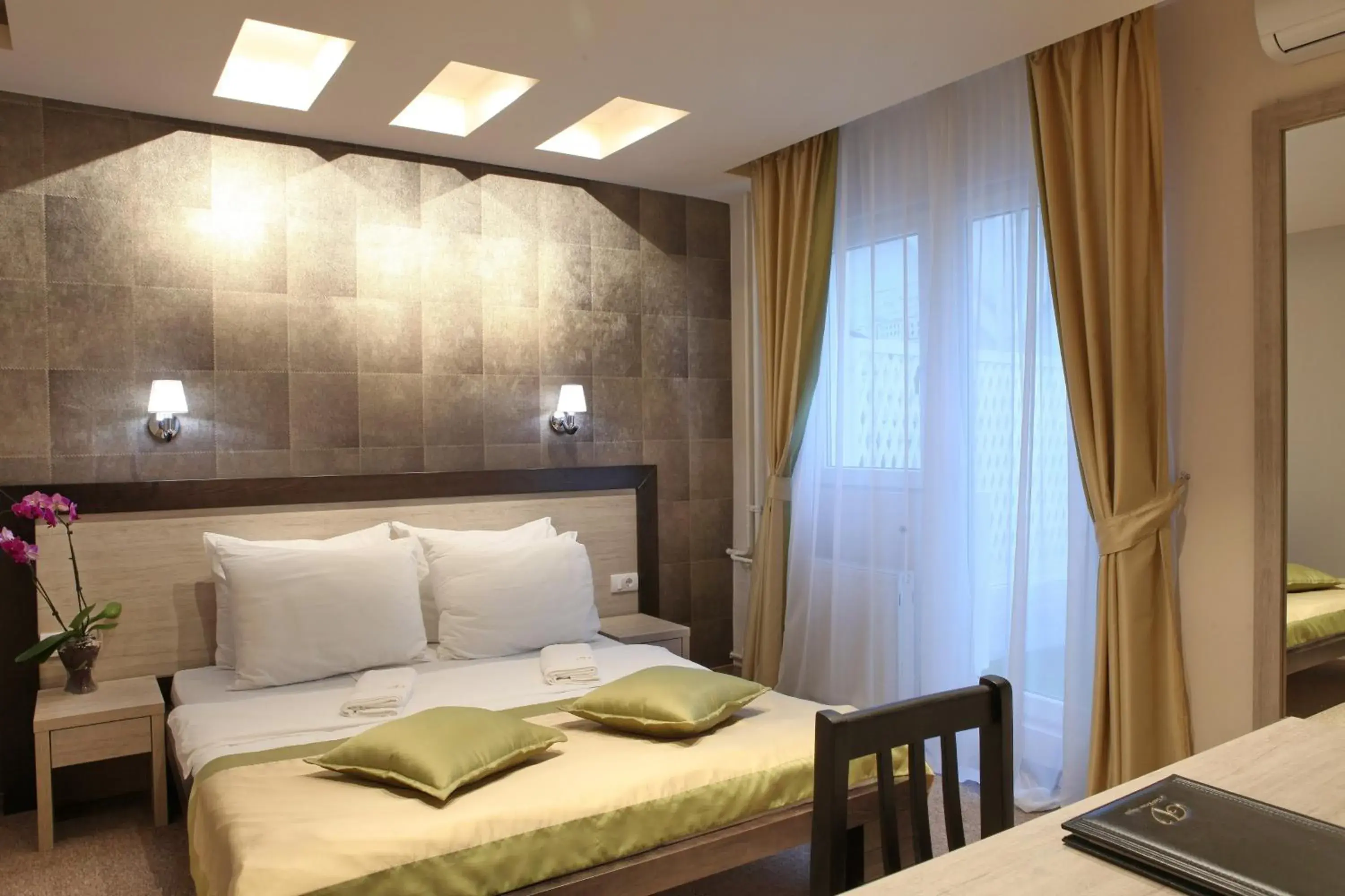 Bed in Garni Hotel Vozarev