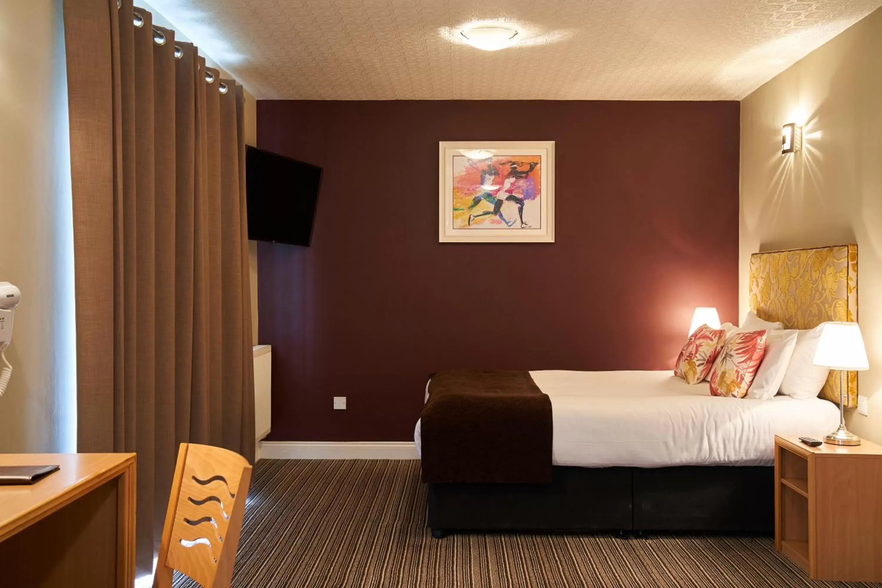 Bedroom, Bed in Antoinette Hotel Wimbledon