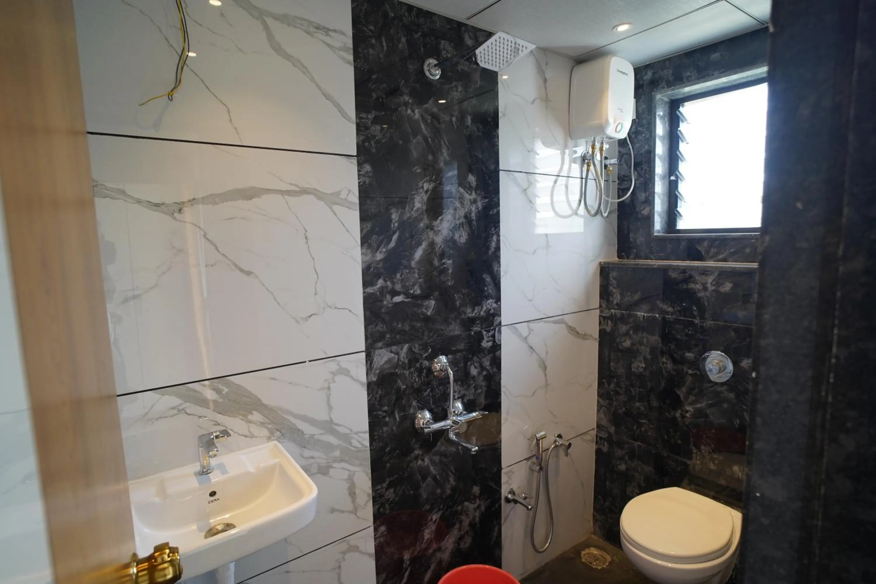 Shower, Bathroom in Hotel Madhavan International